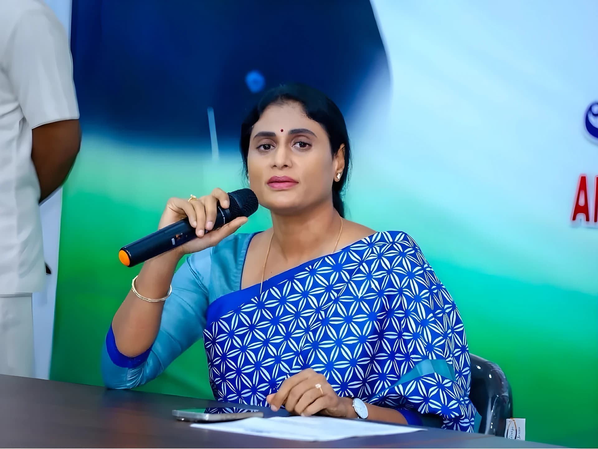 ముంపు గ్రామాలపై ఎందుకింత నిర్లక్ష్యం: షర్మిల