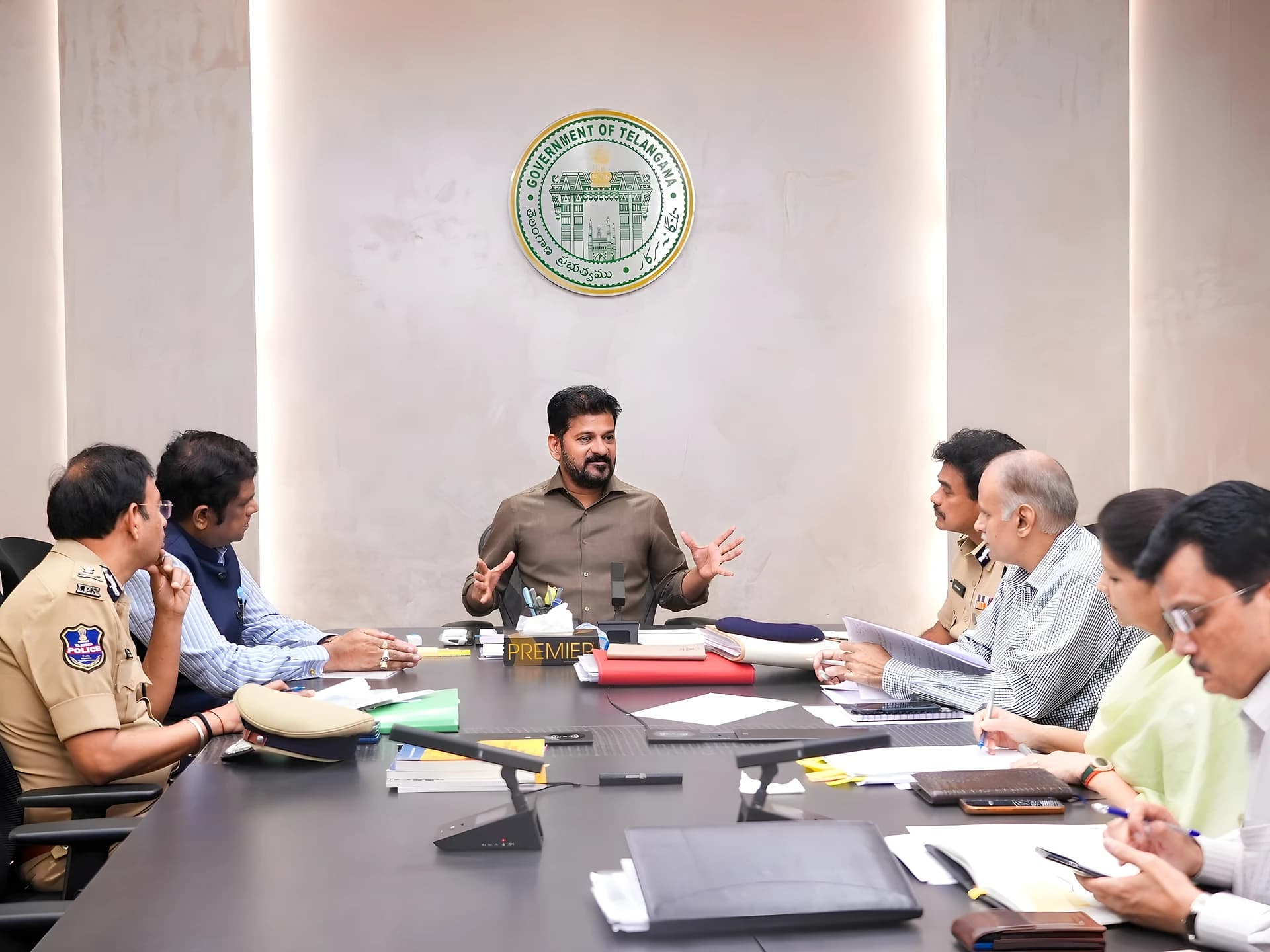పోలీస్ రిక్రూట్మెంట్పై CM ఎమర్జెన్సీ మీటింగ్!