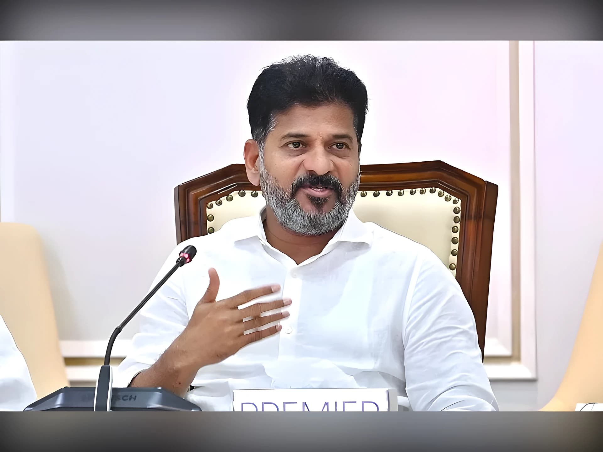 CM ఫారిన్ టూర్కి కోర్టు గ్రీన్ సిగ్నల్