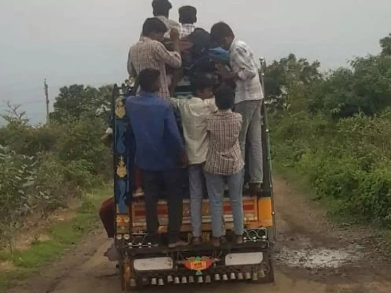 కాసుల కోసం ప్రాణాలతో చెలగాటం