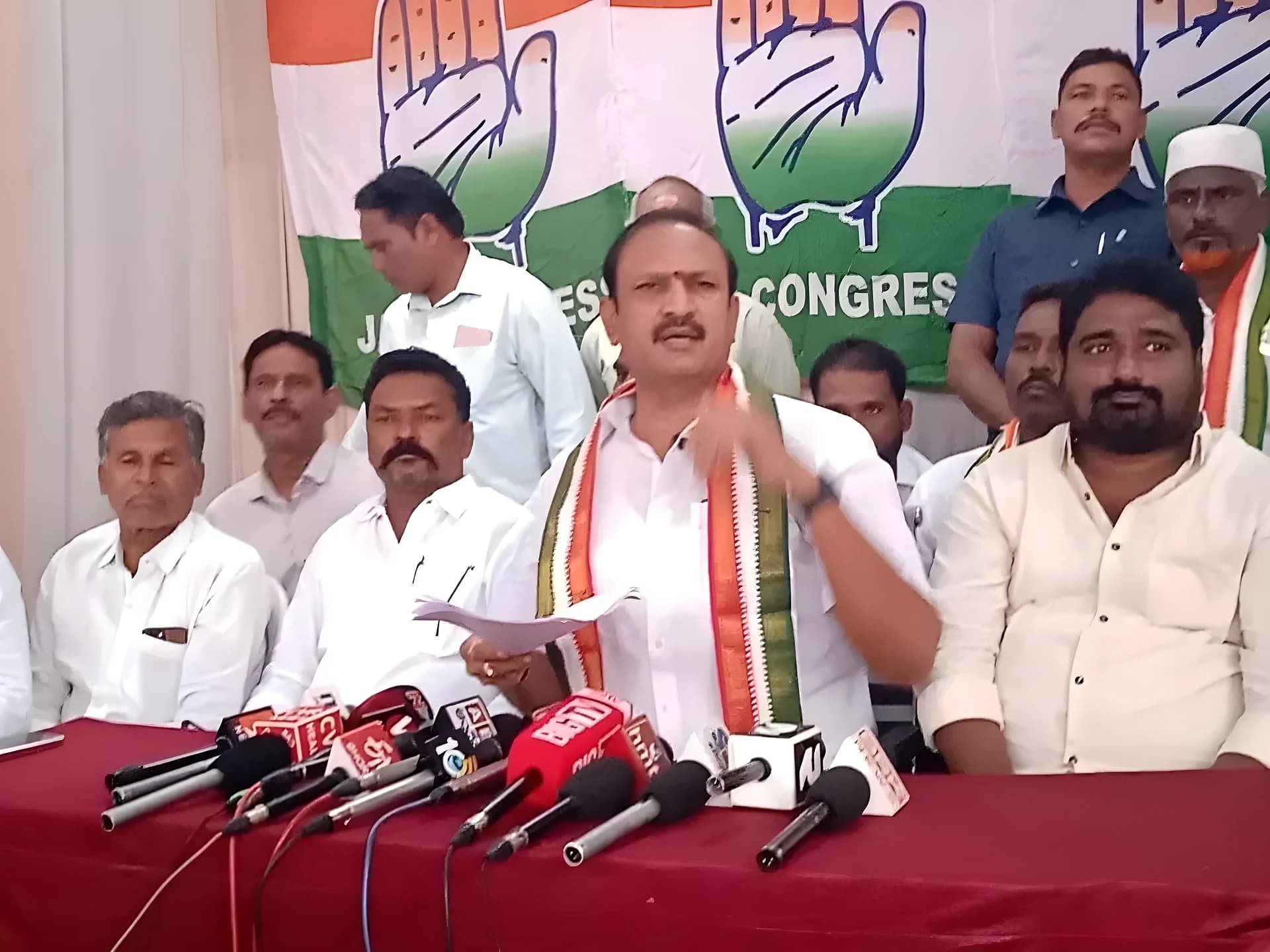 బండి సంజయ్కు కాంగ్రెస్ నేత ఓపెన్ ఛాలెంజ్