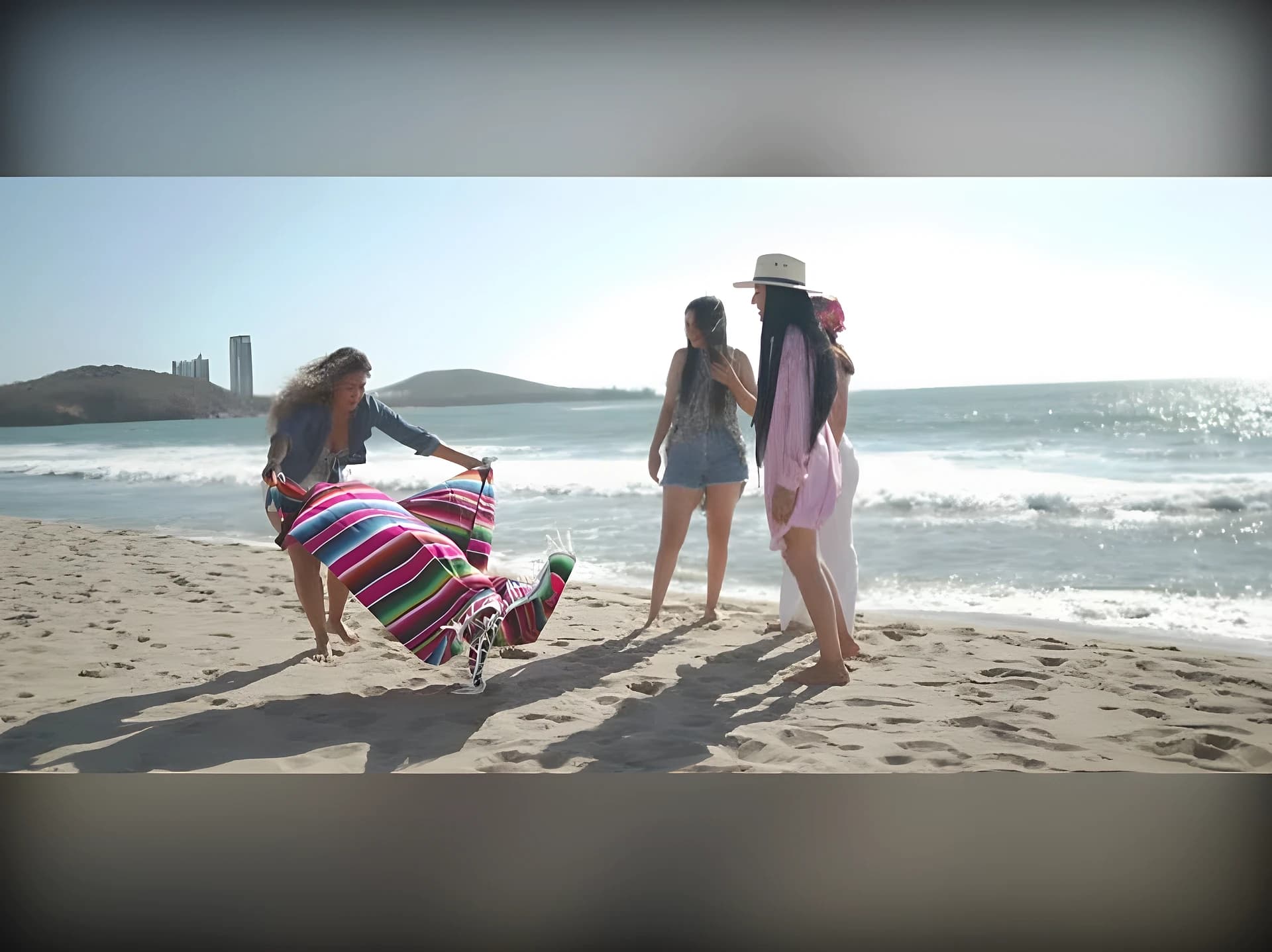 బీచ్ సీట్ల కోసం ‘టవల్ యుద్ధం’! 🏖️