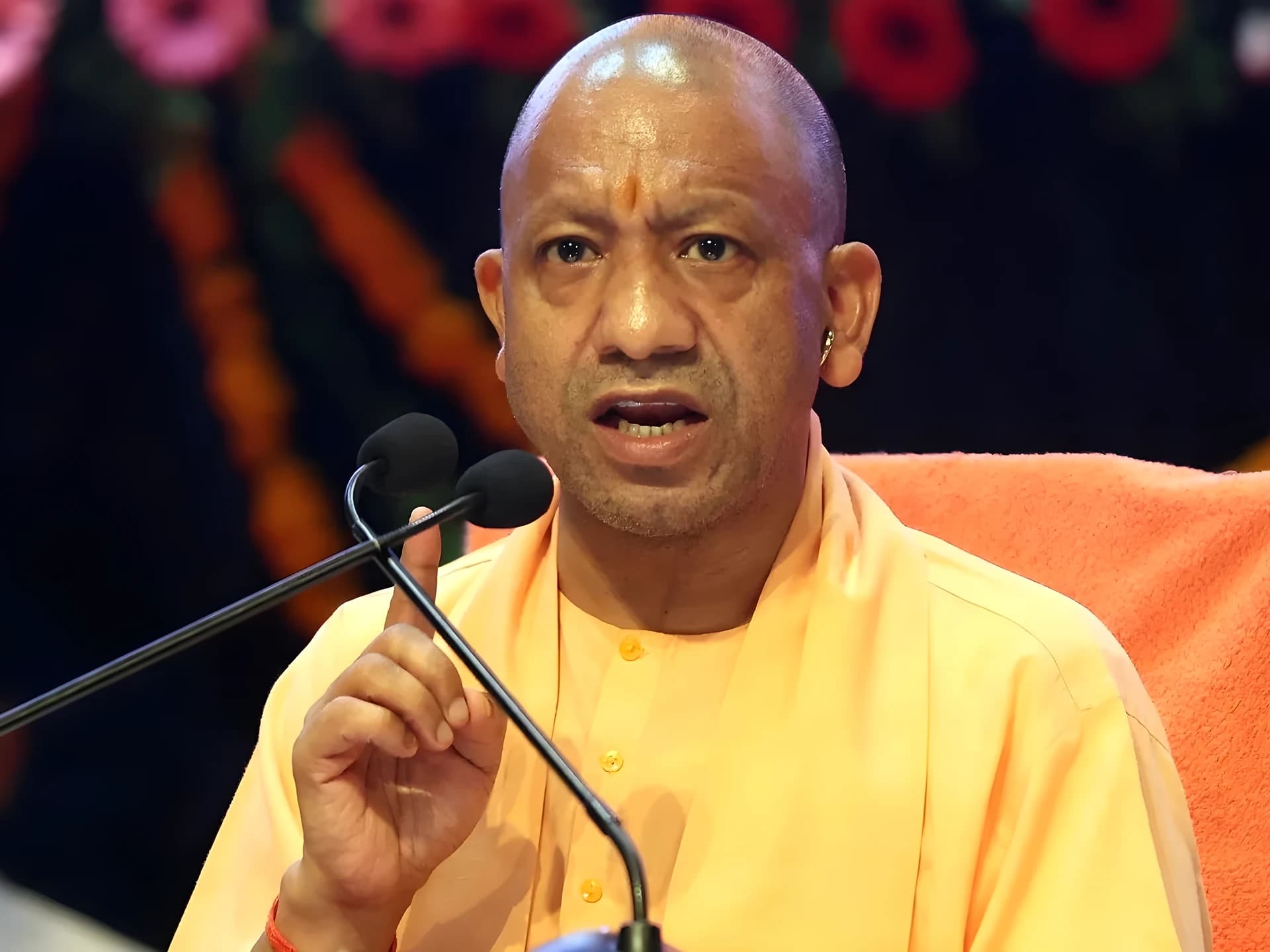 యోగి ఆదిత్యనాథ్పై కెనడా హక్కుల సంఘాల పిటీషన్
