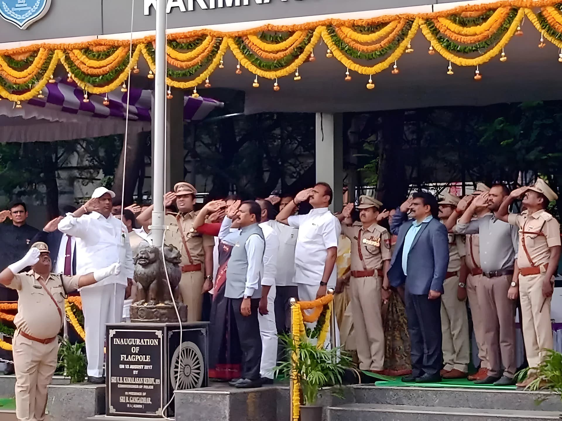 దేశం కోసం ప్రతిఒక్కరూ కలిసికట్టుగా పనిచేయాలి