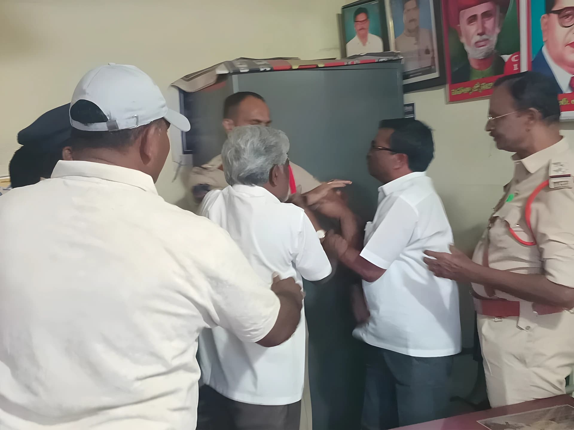 నాయకుల అరెస్ట్.. నల్గొండలో హైటెన్షన్