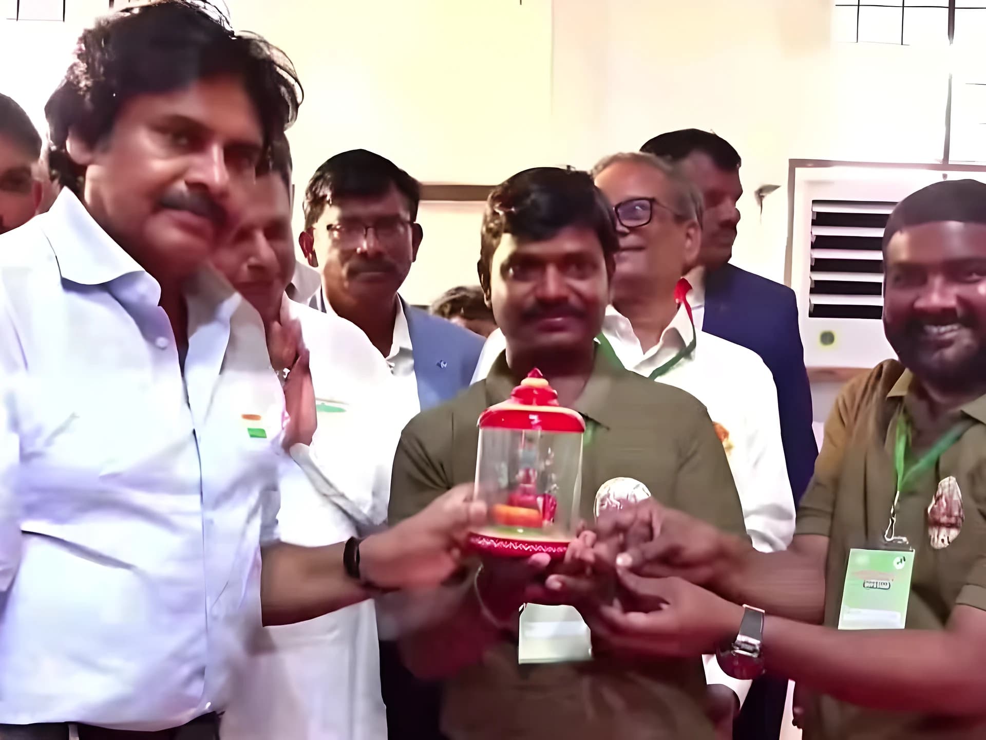 హస్తకళలకు అండగా పవన్.. వుడ్ బ్యాంక్ ప్రారంభం