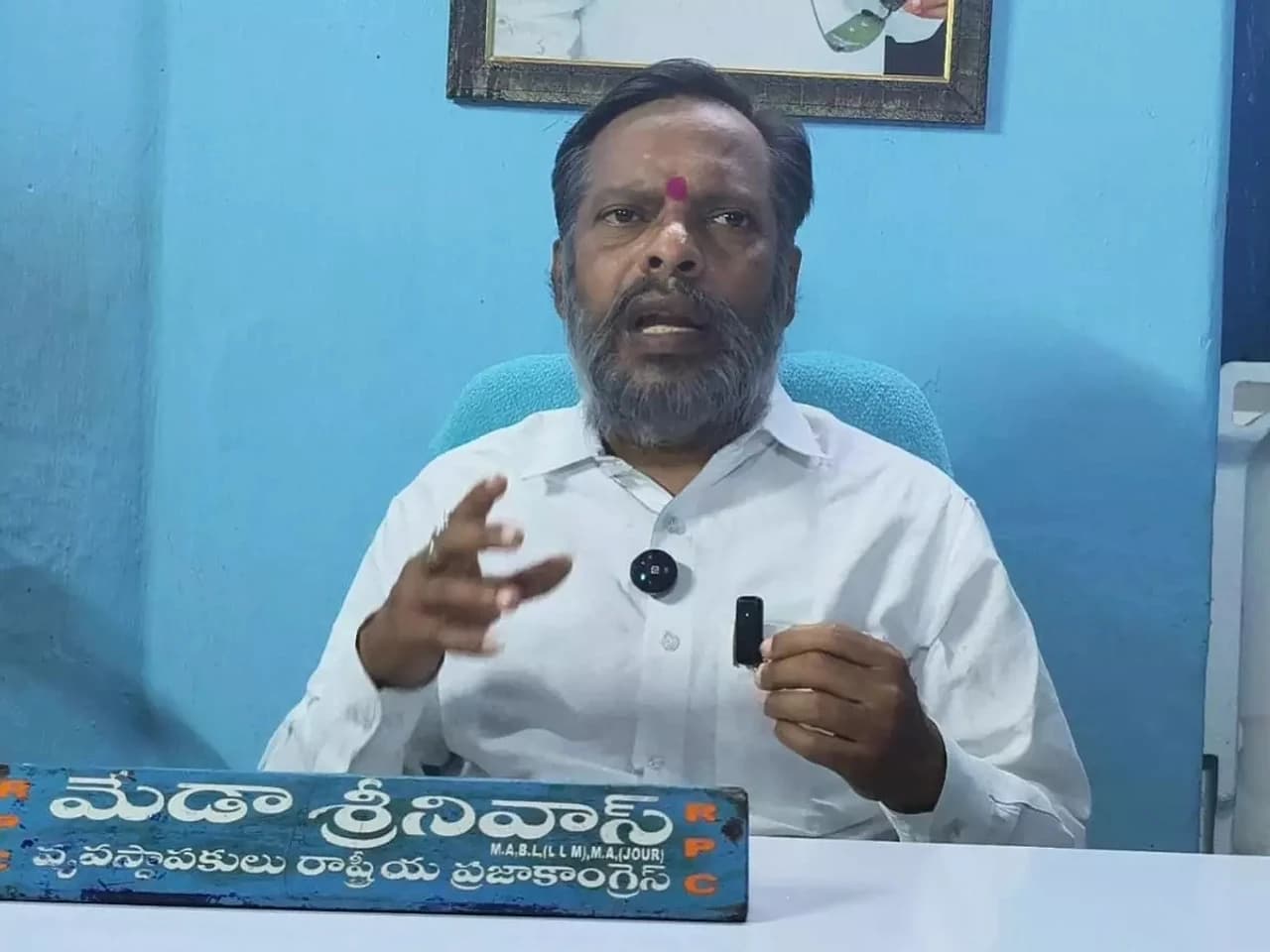 బాధితులకు భరోసా ఏది? : మేడా శ్రీనివాస్