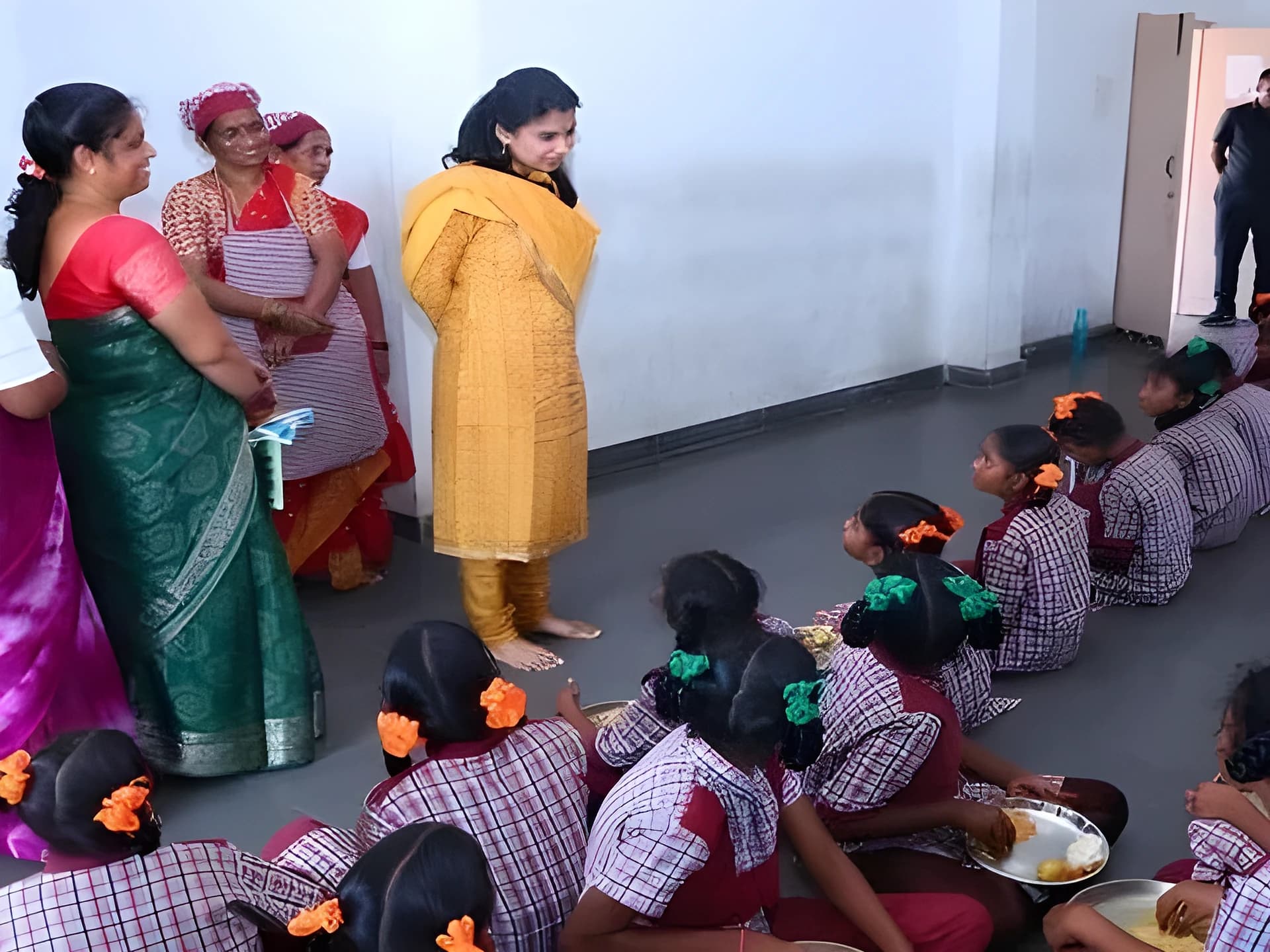 కస్తూర్బా గాంధీ స్కూల్లో కలెక్టర్ సడన్ చెకింగ్