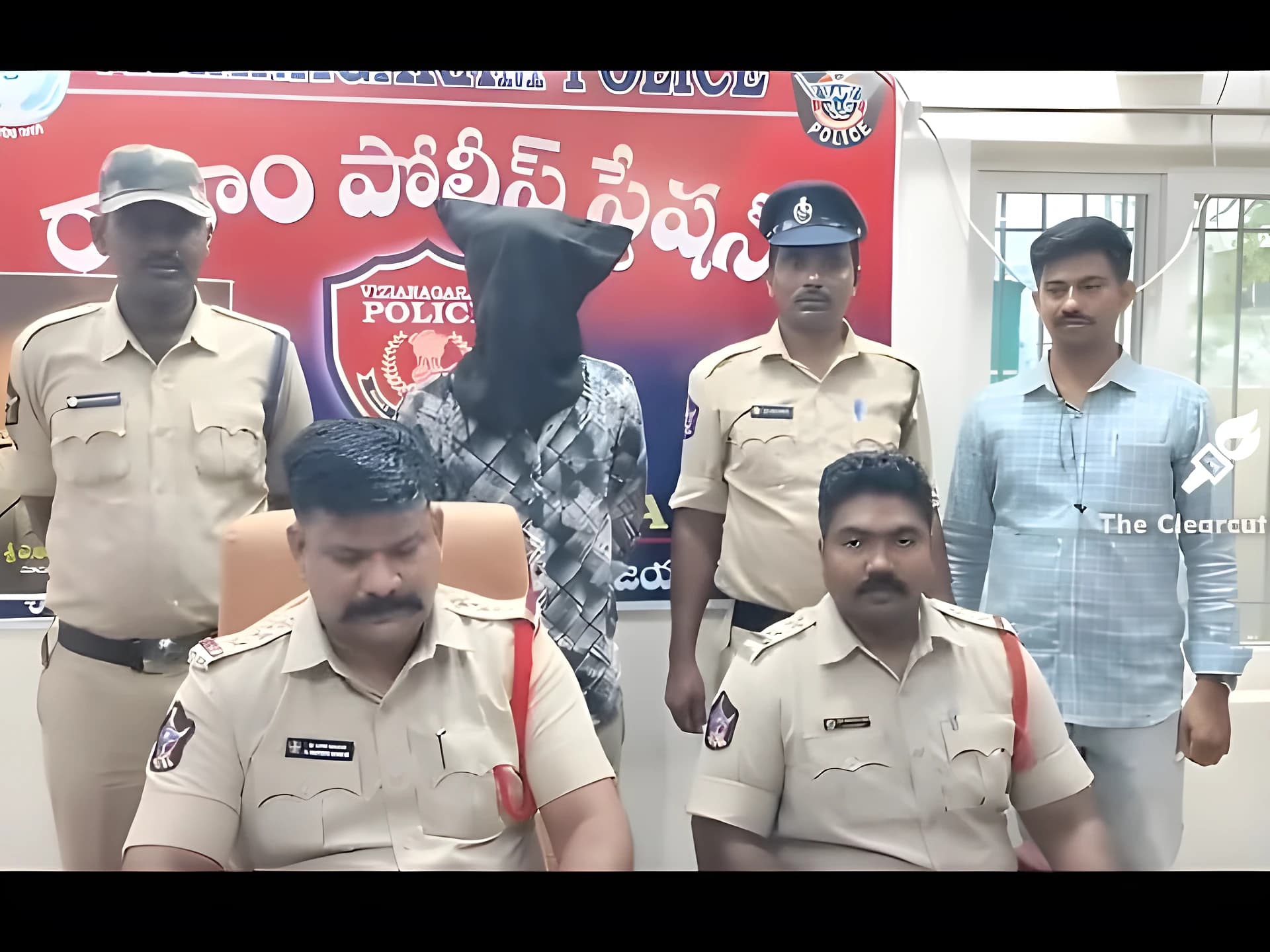 వ్యాపారిని చంపేస్తానని బెదిరింపు.. రౌడీషీటర్ అరెస్ట్