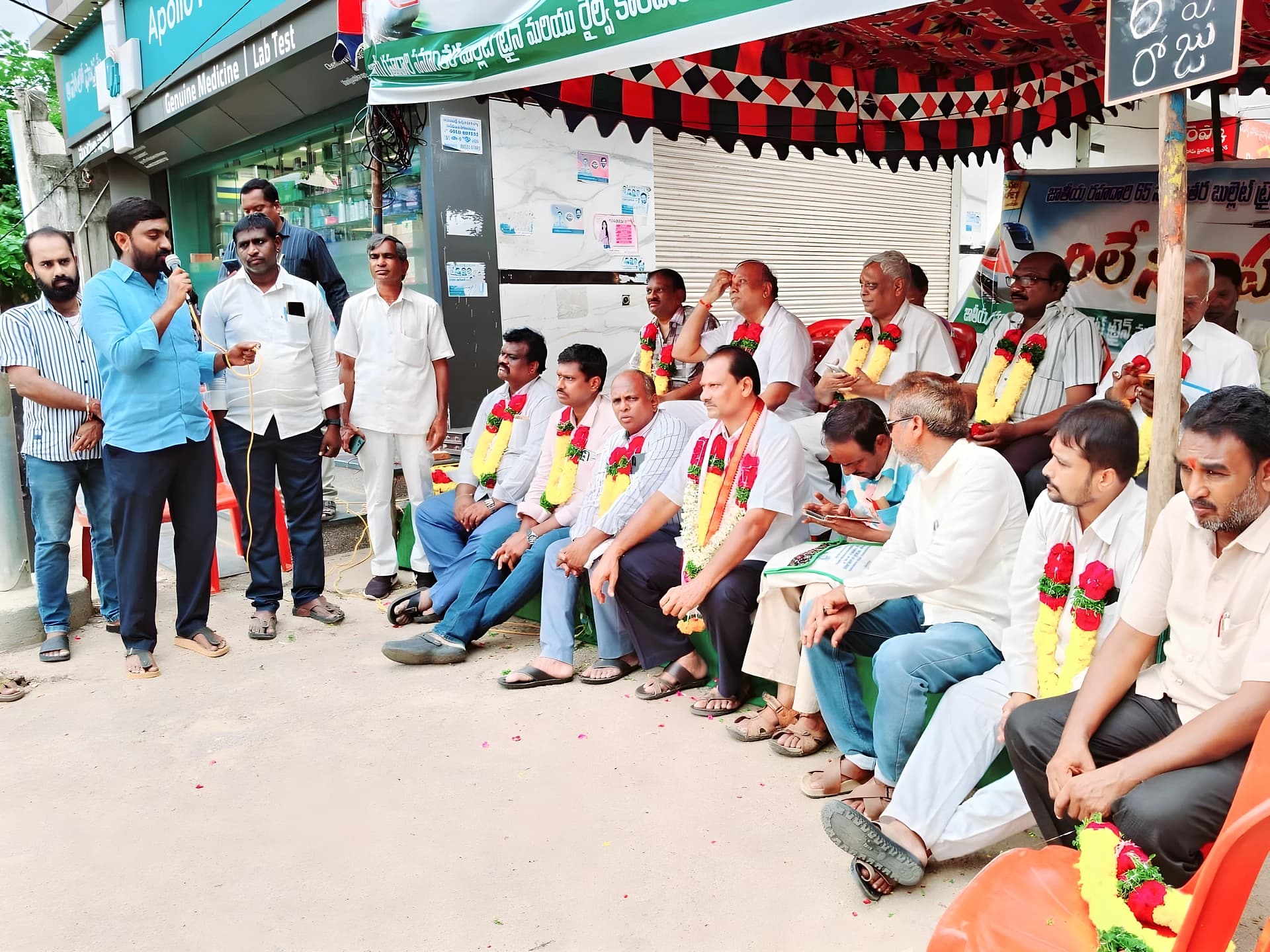 బుల్లెట్ ట్రైన్ కోసం దీక్ష..తెలంగాణ యువజన సంఘం సంఘీభావం