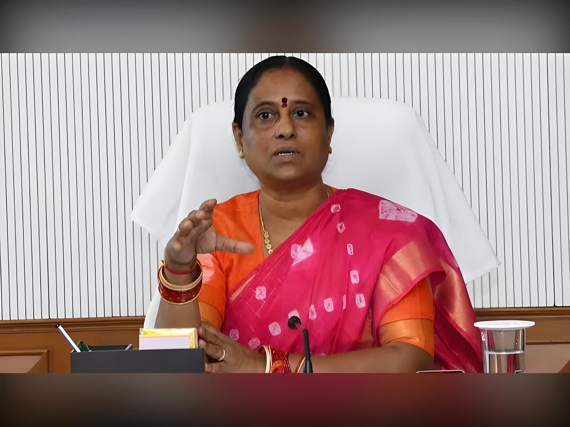 మంత్రి కొండా సురేఖకు కాంగ్రెస్ క్రమశిక్షణ కమిటీ నోటీసులు
