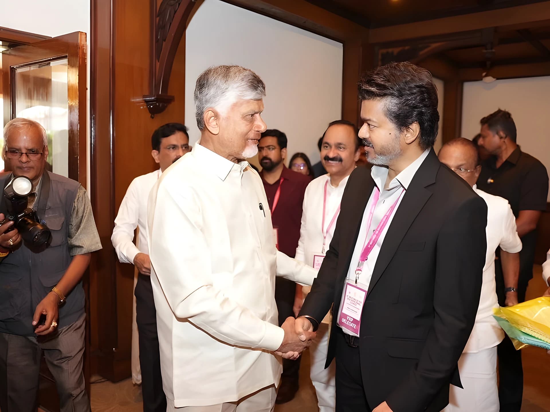 ఒకే వేదికపై సౌత్ పొలిటికల్ స్టార్స్