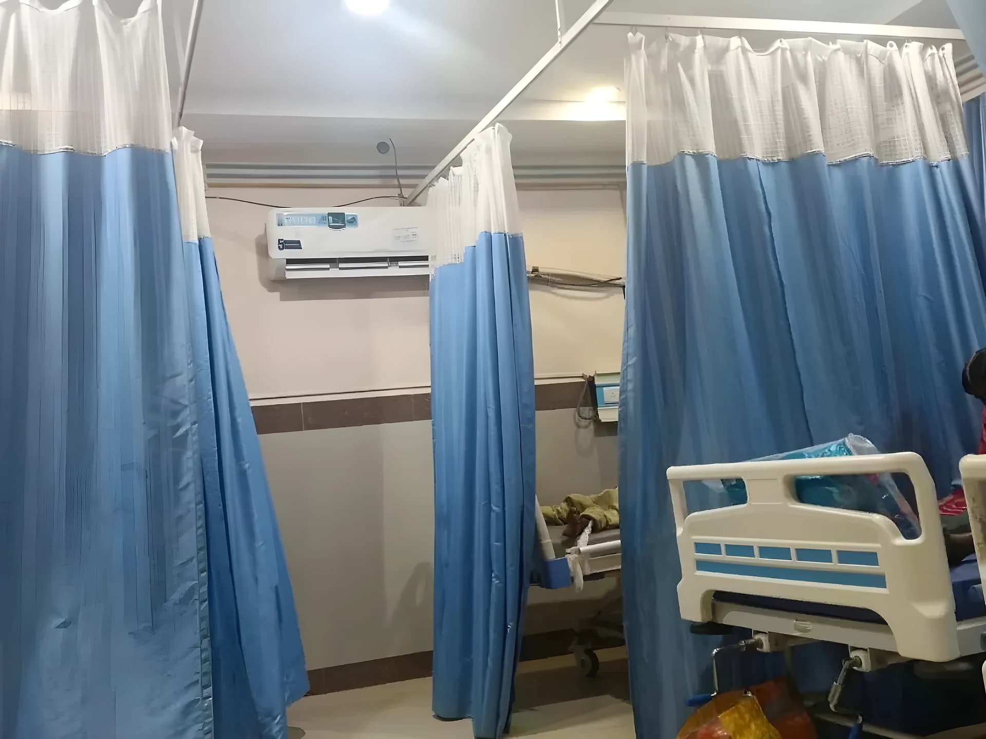 ICUలో ఏసీలు బంద్.. రోగులకు నరకయాతన