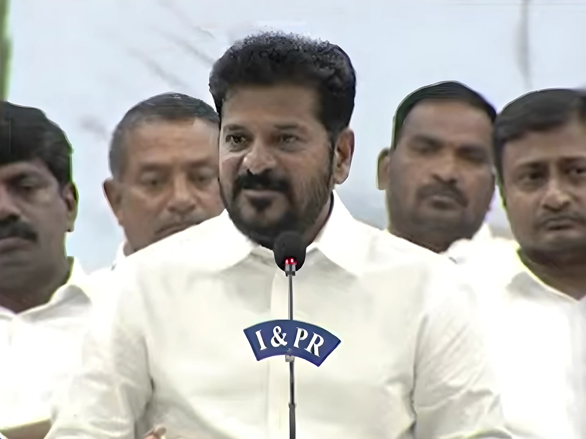 నా టూర్కు NO.. గుజరాత్ CMకు ఎలా అనుమతిచ్చారు?: CM రేవంత్