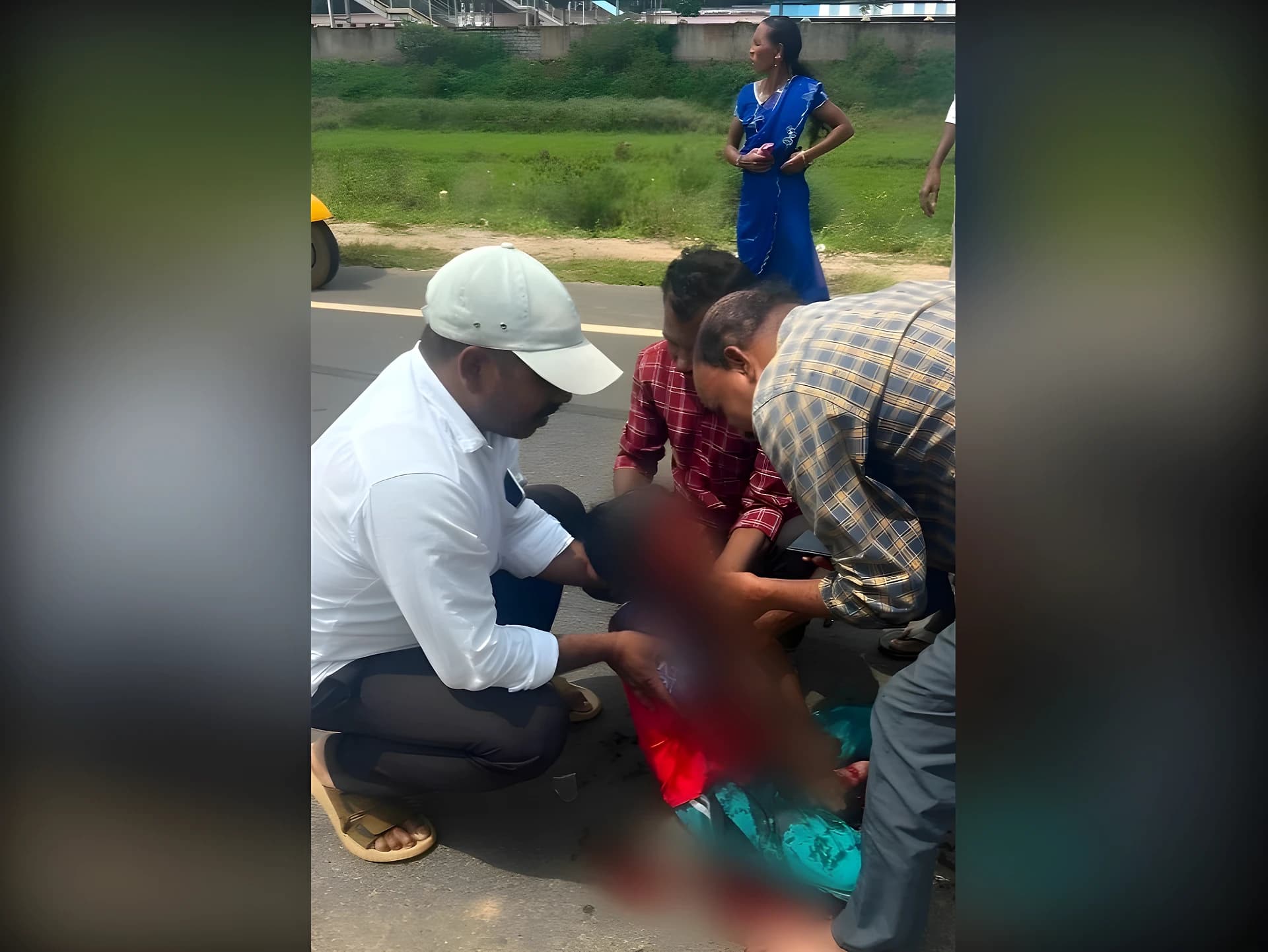 రోడ్డు ప్రమాదంలో ఇద్దరికి తీవ్ర గాయాలు
