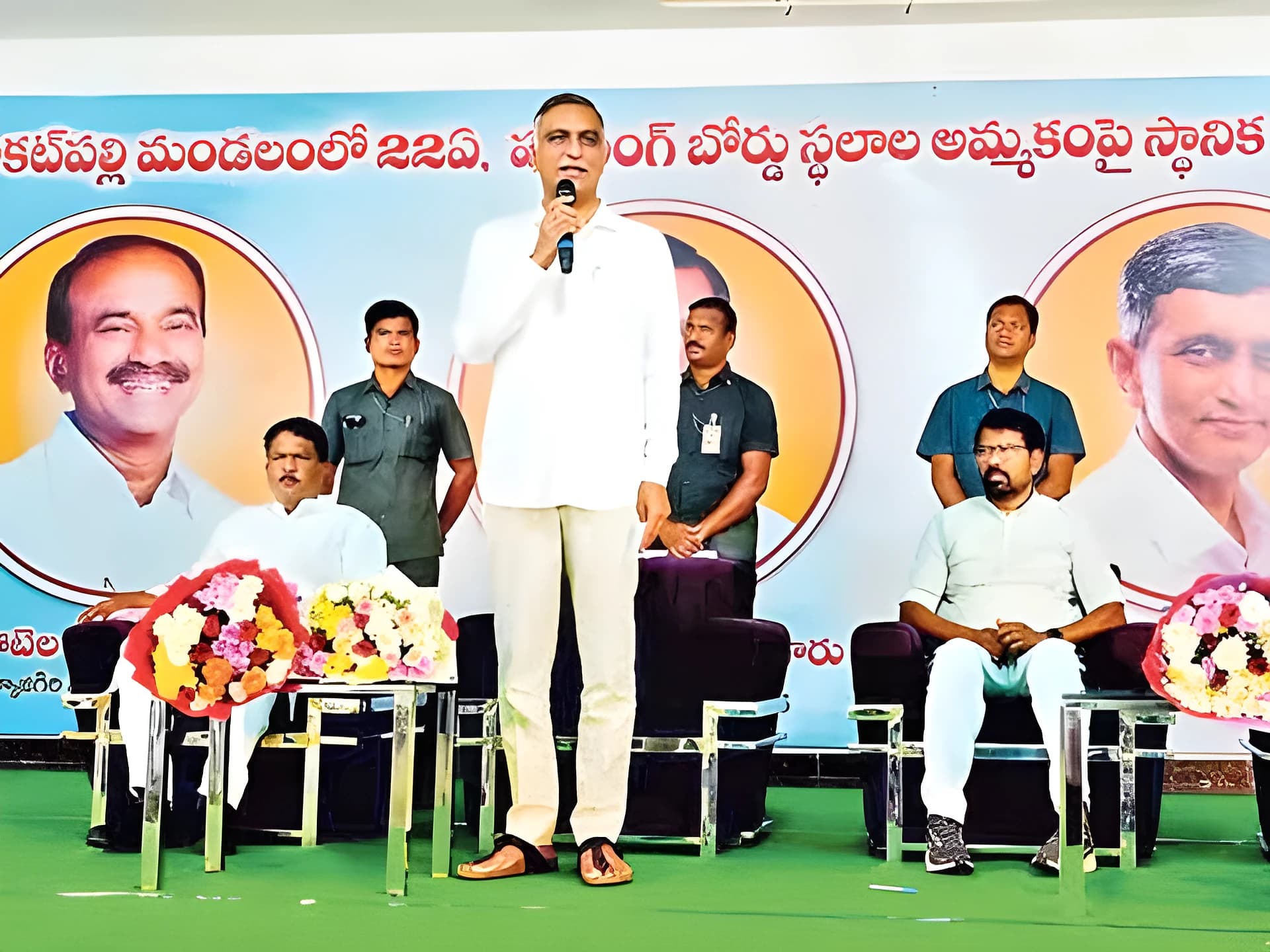 CM స్పందించకుంటే సెక్రటేరియట్ను ముట్టడిస్తాం: హరీశ్రావు