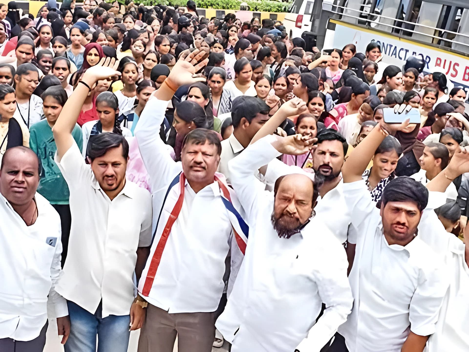 బీసీల విద్యపై కాంగ్రెస్ కుట్ర చేస్తోంది: ఆర్. కృష్ణయ్య