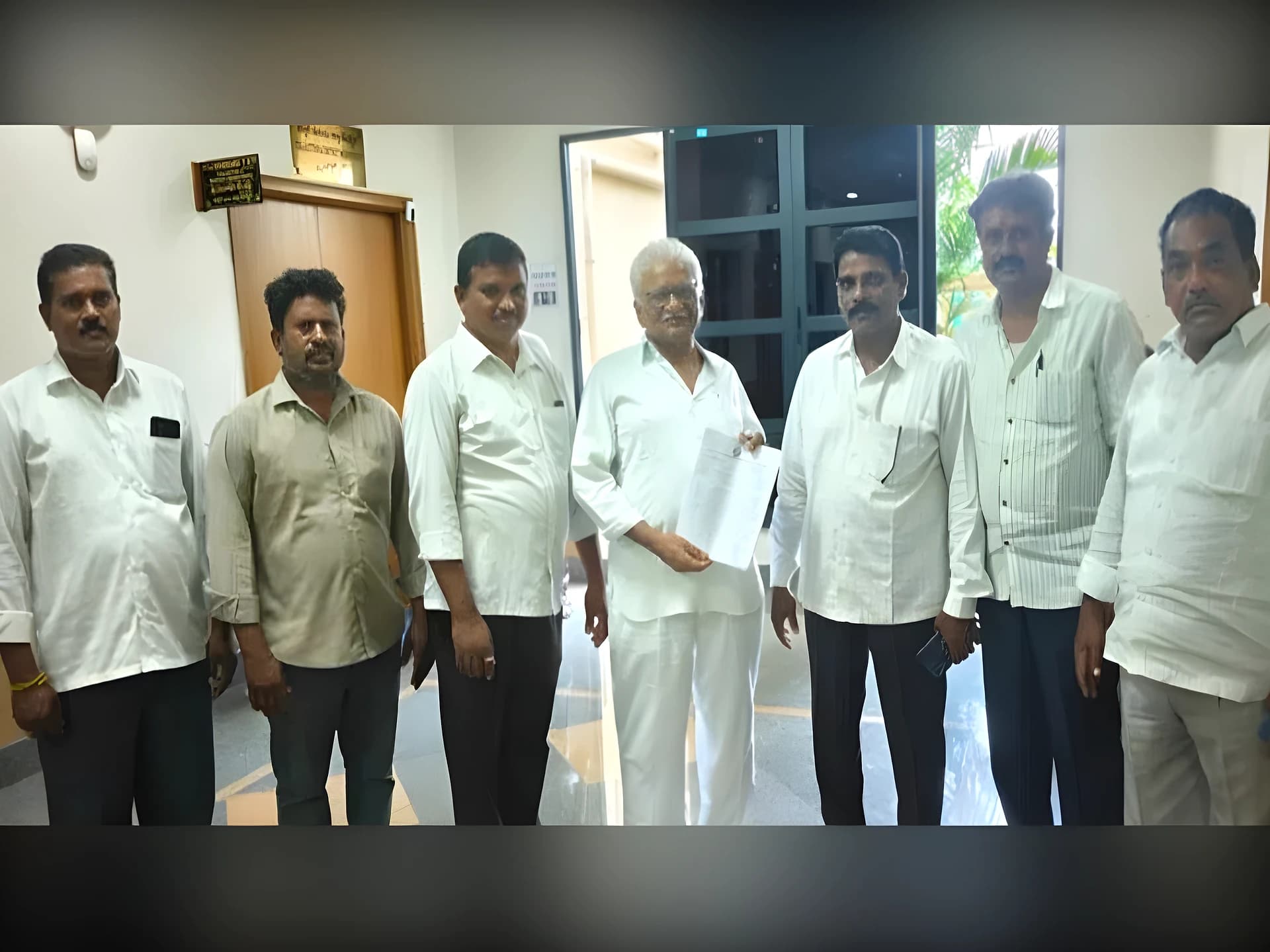 బిల్లులు ఇవ్వకపోతే స్కూళ్లకు తాళాలు