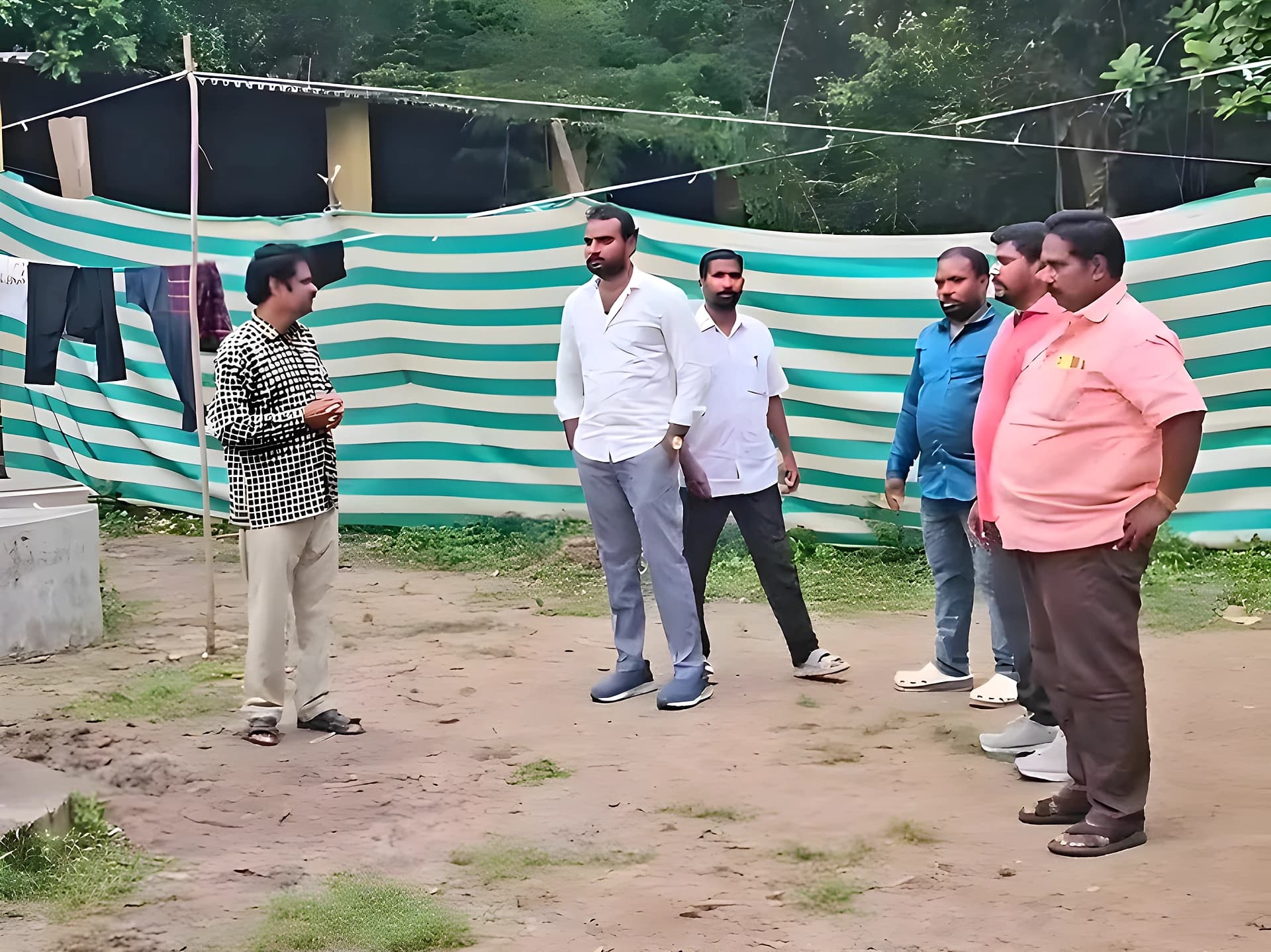 విద్యార్థుల సమస్యలు తెలుసుకున్న నేతలు