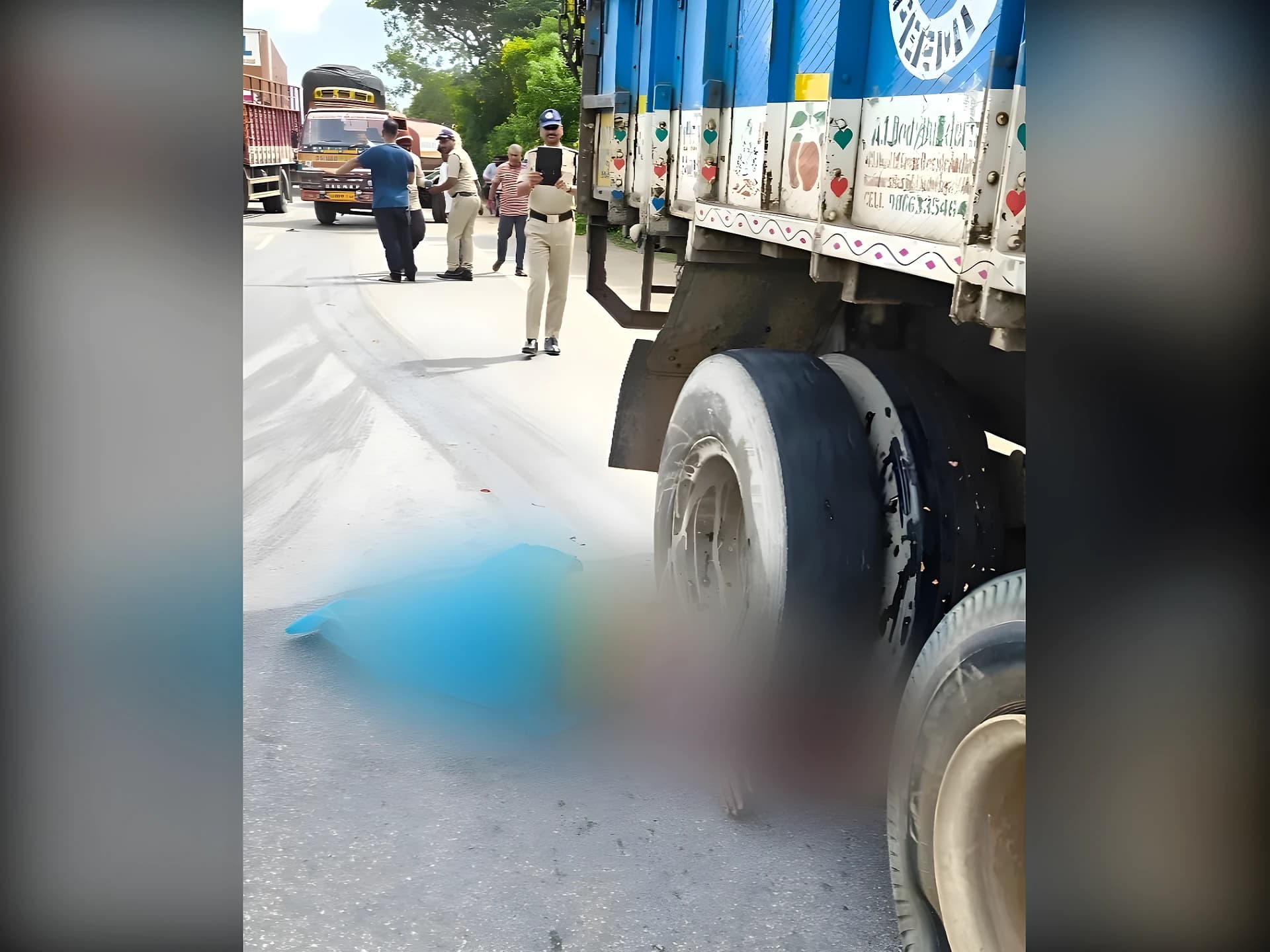 ప్రాణం తీసిన లారీ పంక్చర్