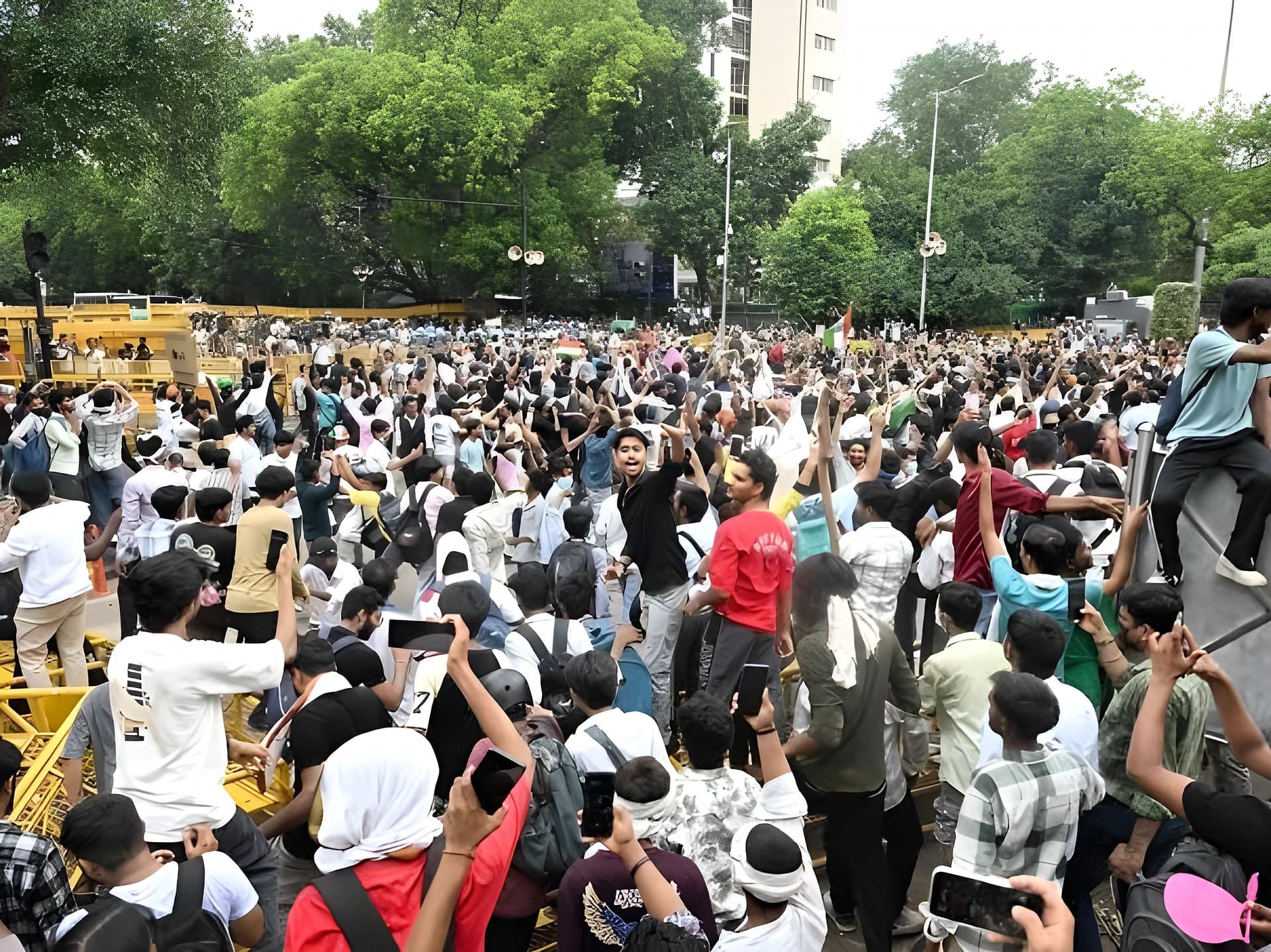 కేసులు విత్డ్రా.. మార్చ్ కాన్సిల్! గెలిచింది ఎవరు?