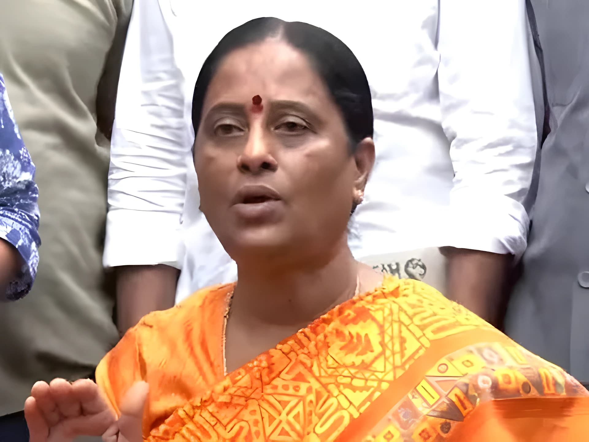 రేవంత్రెడ్డి బ్లాక్మెయిల్ చేశారు: కొండా సురేఖ!