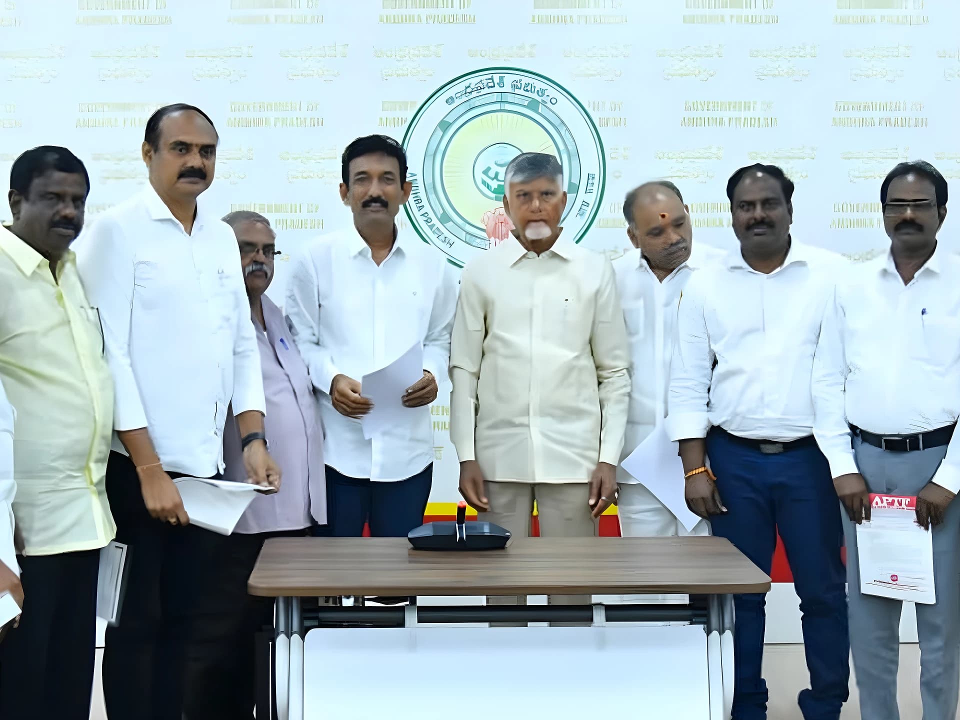 ఉద్యోగులకు గుడ్ న్యూస్.. PRCపై కీలక నిర్ణయం