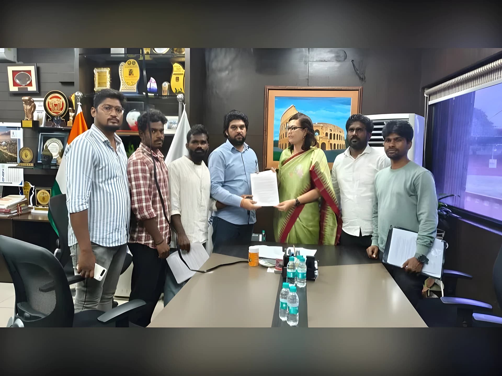 Sports కోచింగ్ ఫీజుల పెంపు.. LB stadium దగ్గర ప్రొటెస్ట్