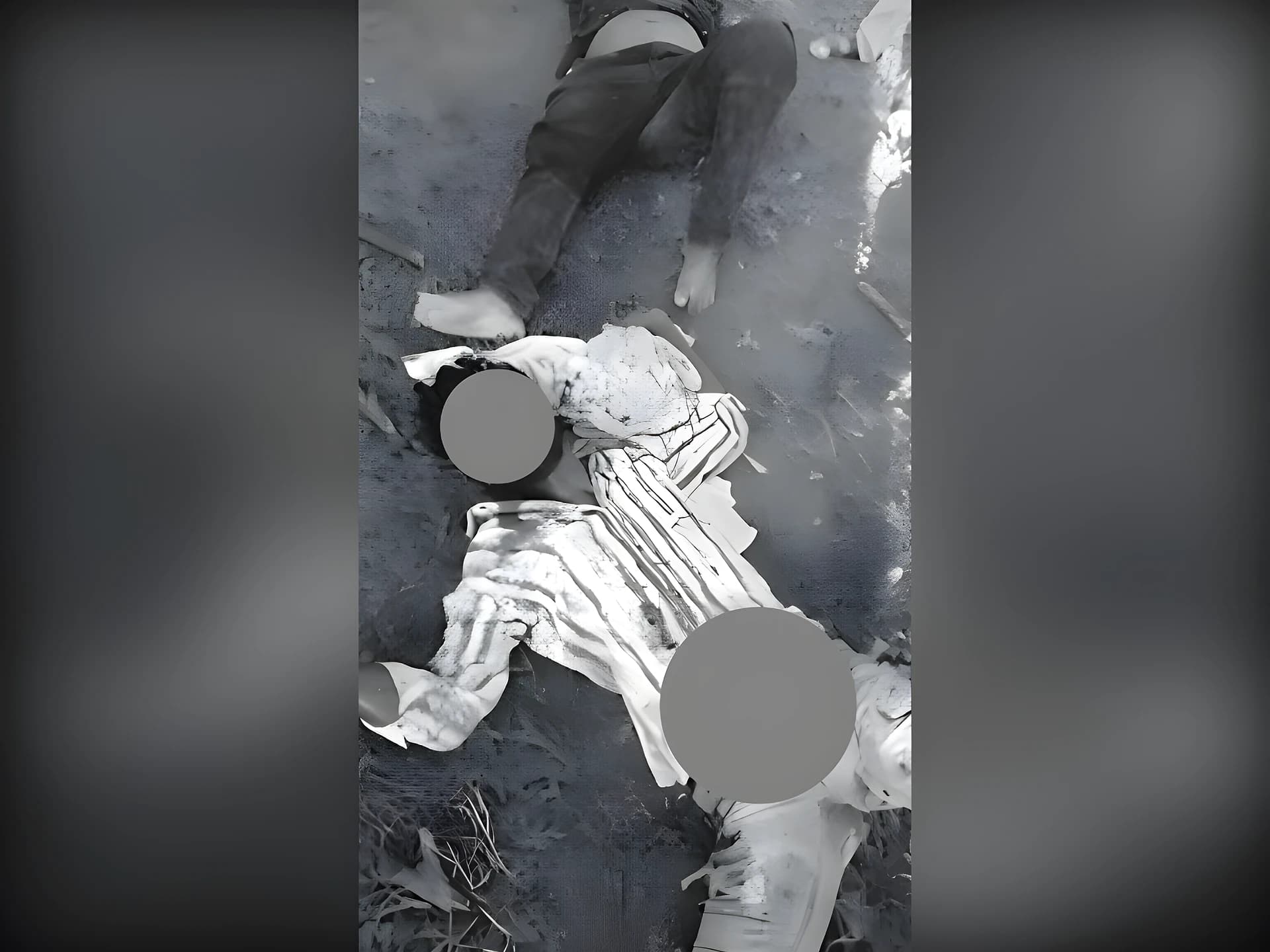 చెట్టును ఢీకొట్టిన కారు..