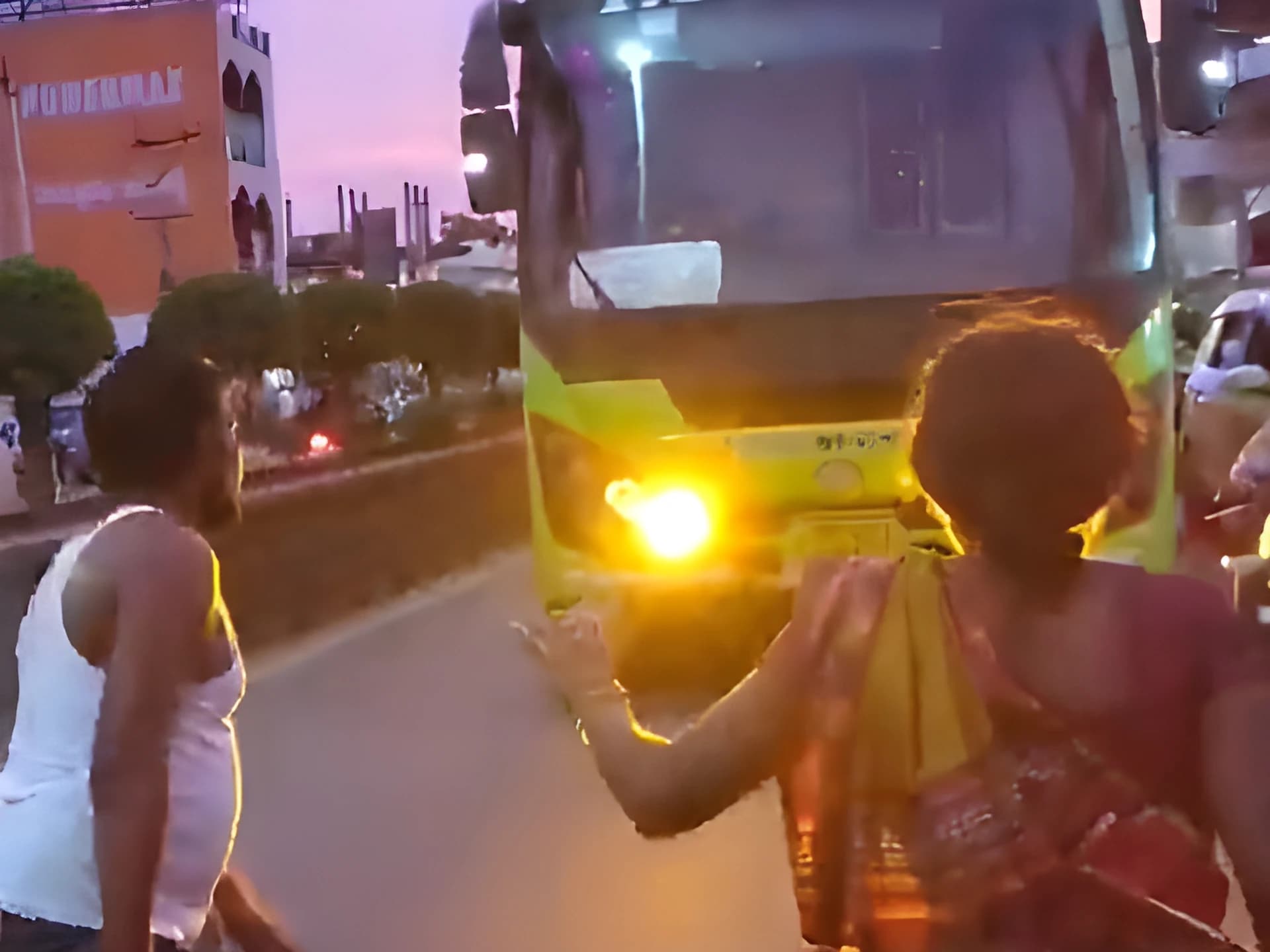 మద్యం మత్తులో హల్చల్.. భార్యపై దాడి!