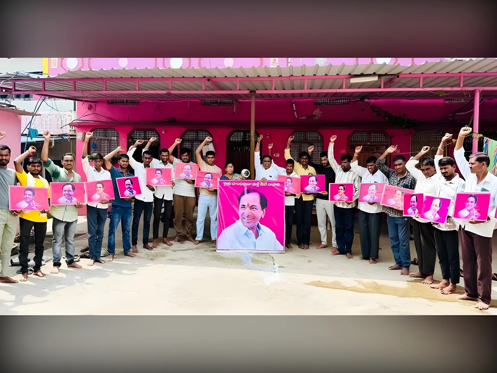 KCRకి పాలాభిషేకం