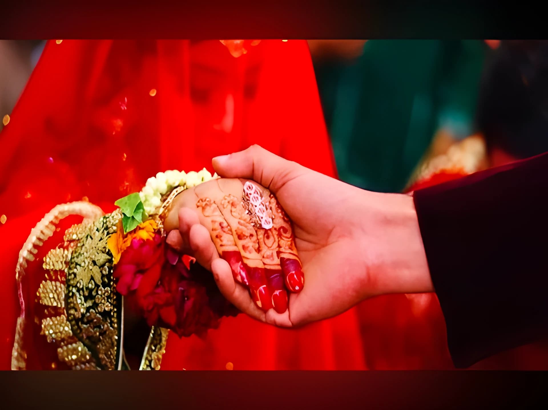 గద్వాలలో కలకలం.. ప్రేమ జంట ఇంటిపై జేసీబీ దాడి