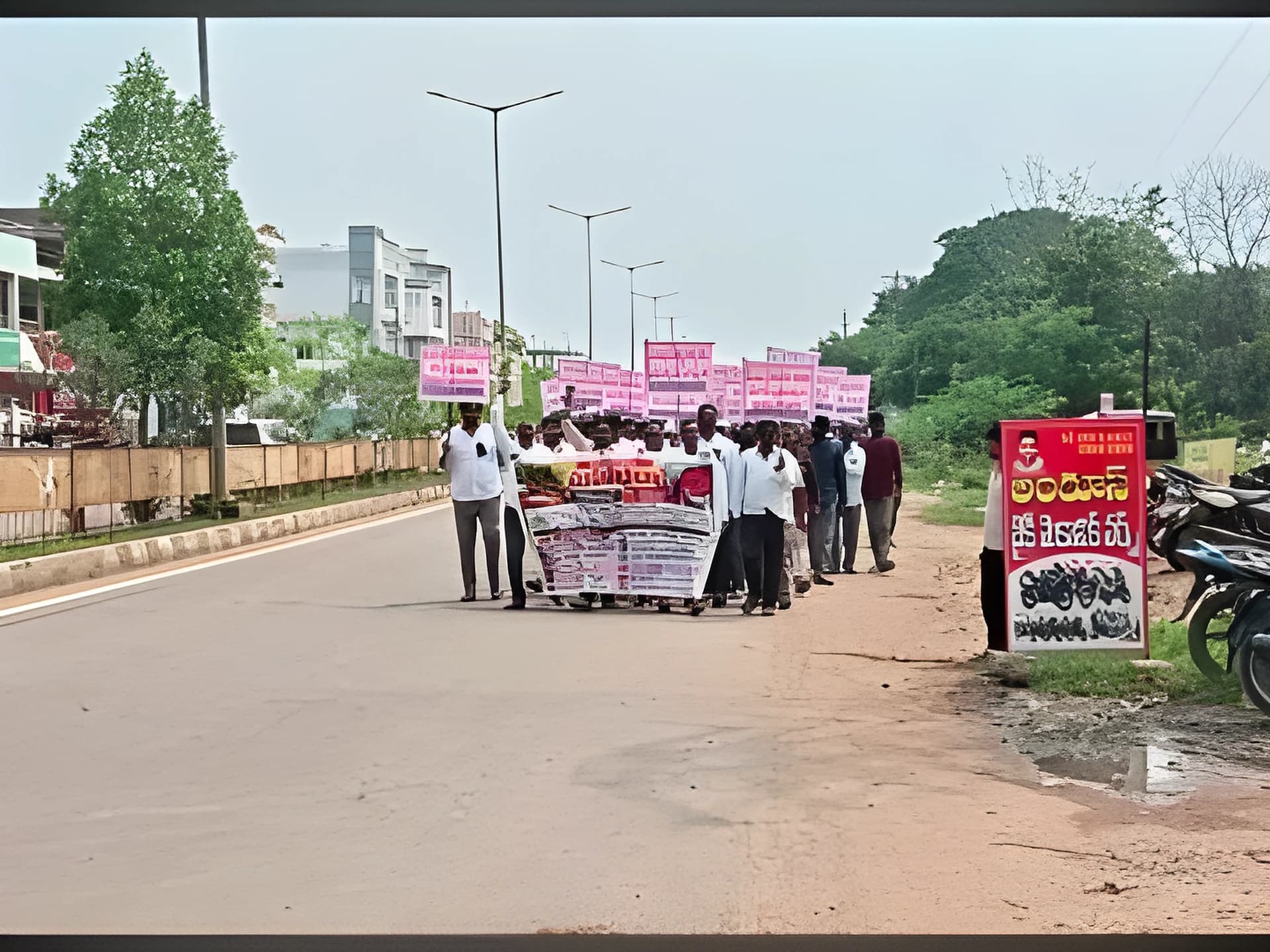 ములుగులో రైస్ మిల్లర్ల మహా ధర్నా