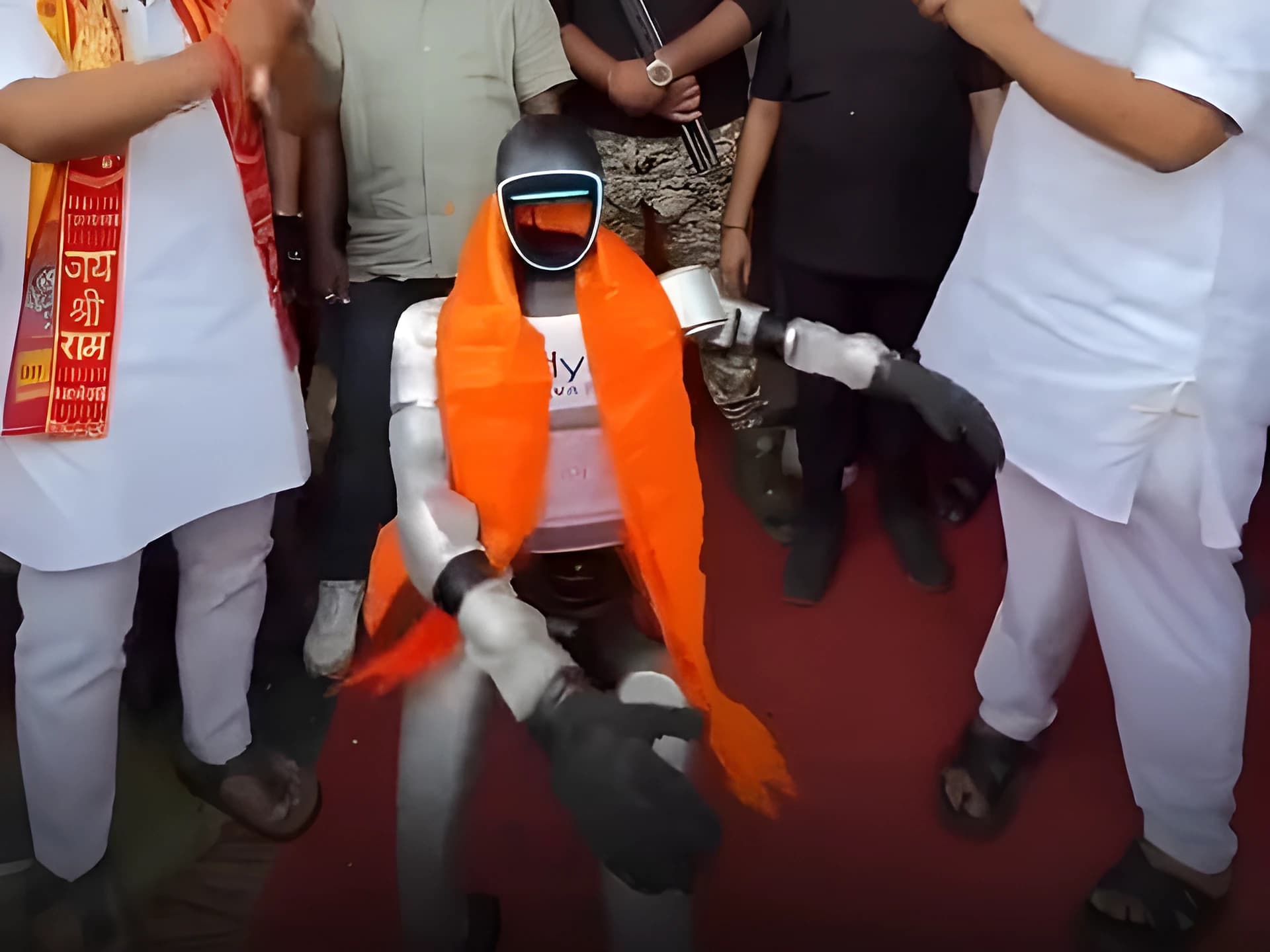 రోబో డ్యాన్స్తో షాప్ ఓపెనింగ్ వైరల్