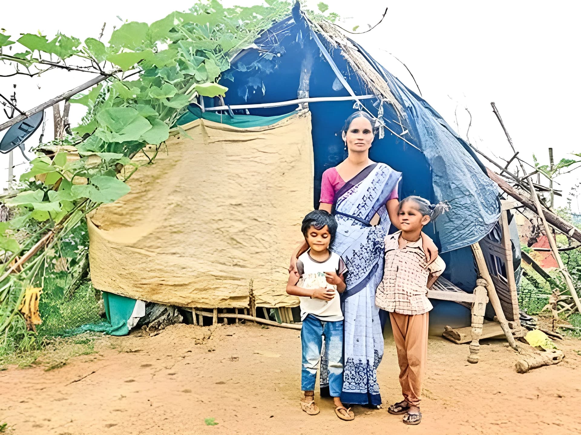 పిల్లలకు చూపు లేదు.. సాయం కోసం ఎదురుచూపు