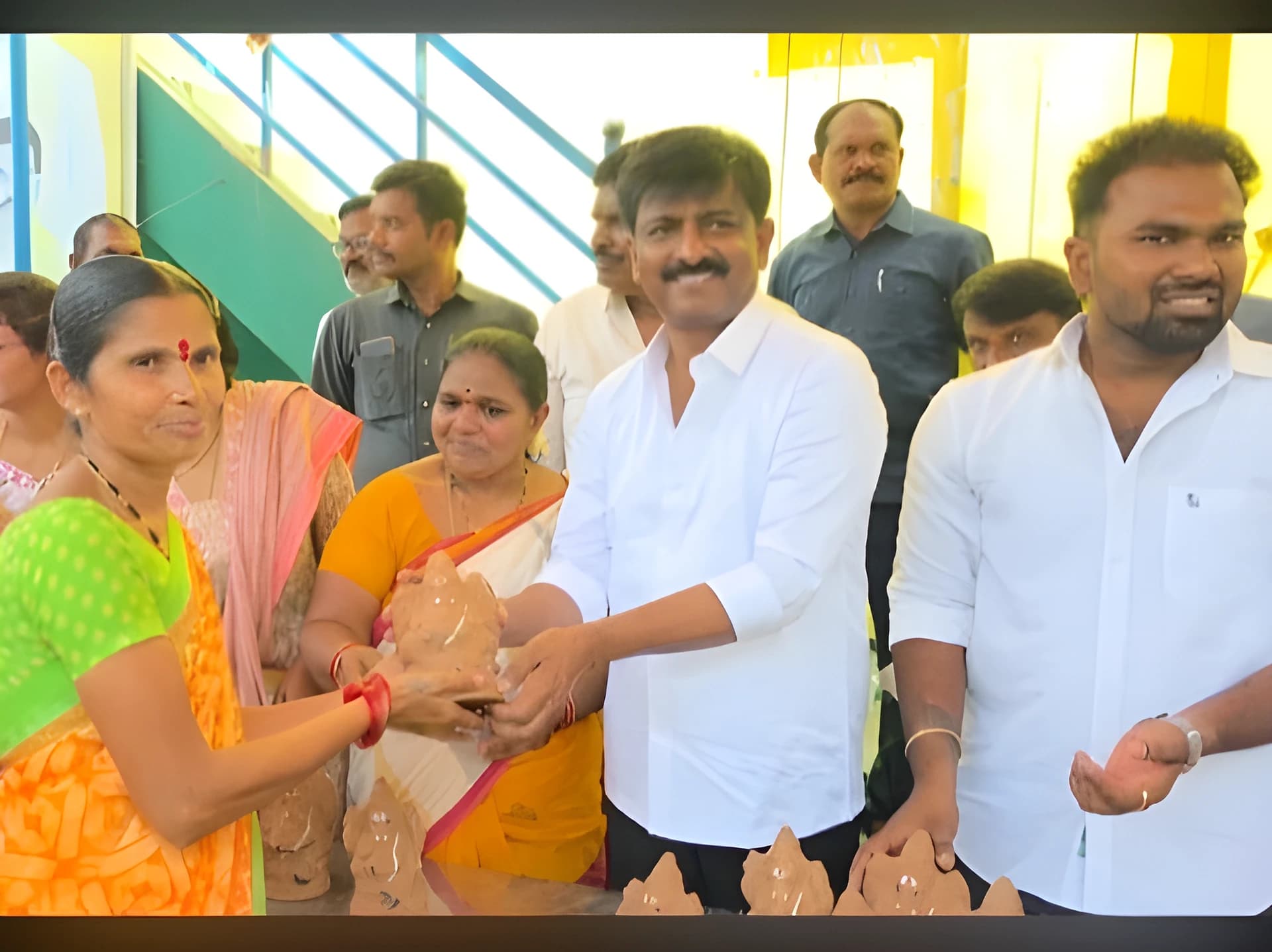 మట్టి వినాయకులనే తీసుకోండి: బీటెక్ రవి పిలుపు