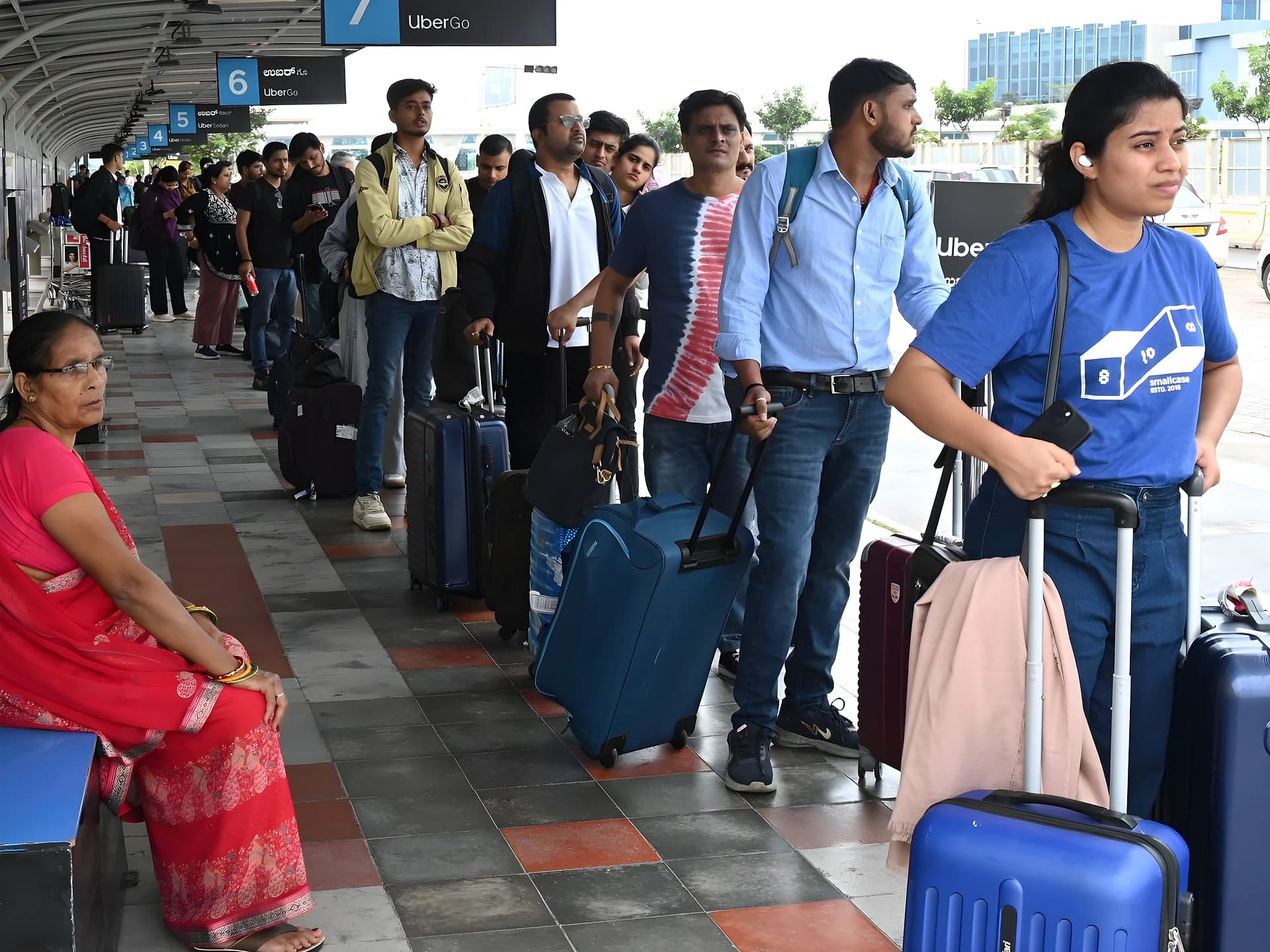 శంషాబాద్ ఎయిర్పోర్ట్లో క్యాబ్ సమ్మె..!