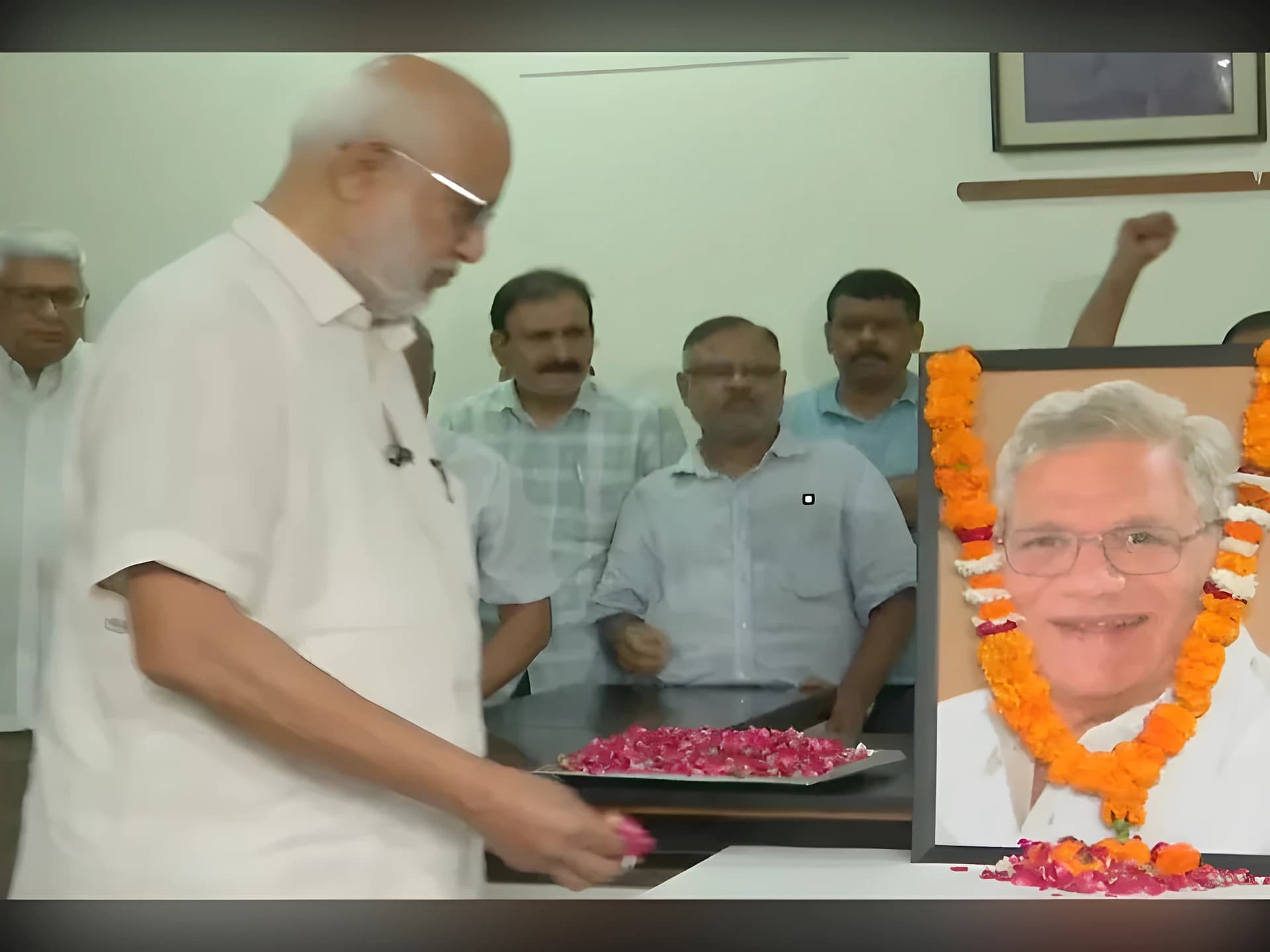 ఏచూరిని తలుచుకున్న దేశం.. ఘన నివాళి