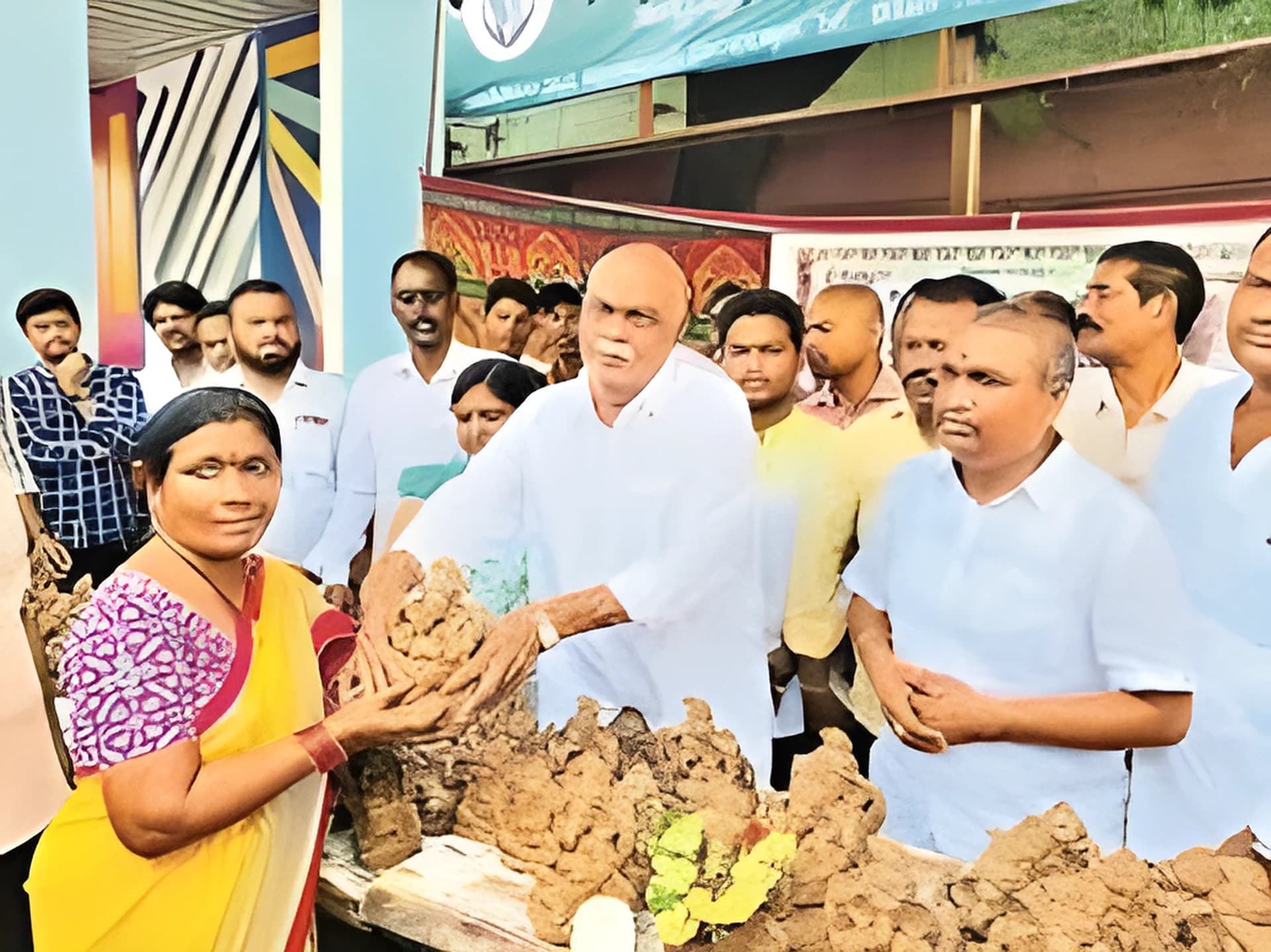 పర్యావరణ హితం కోసం మట్టి గణపతుల పంపిణీ