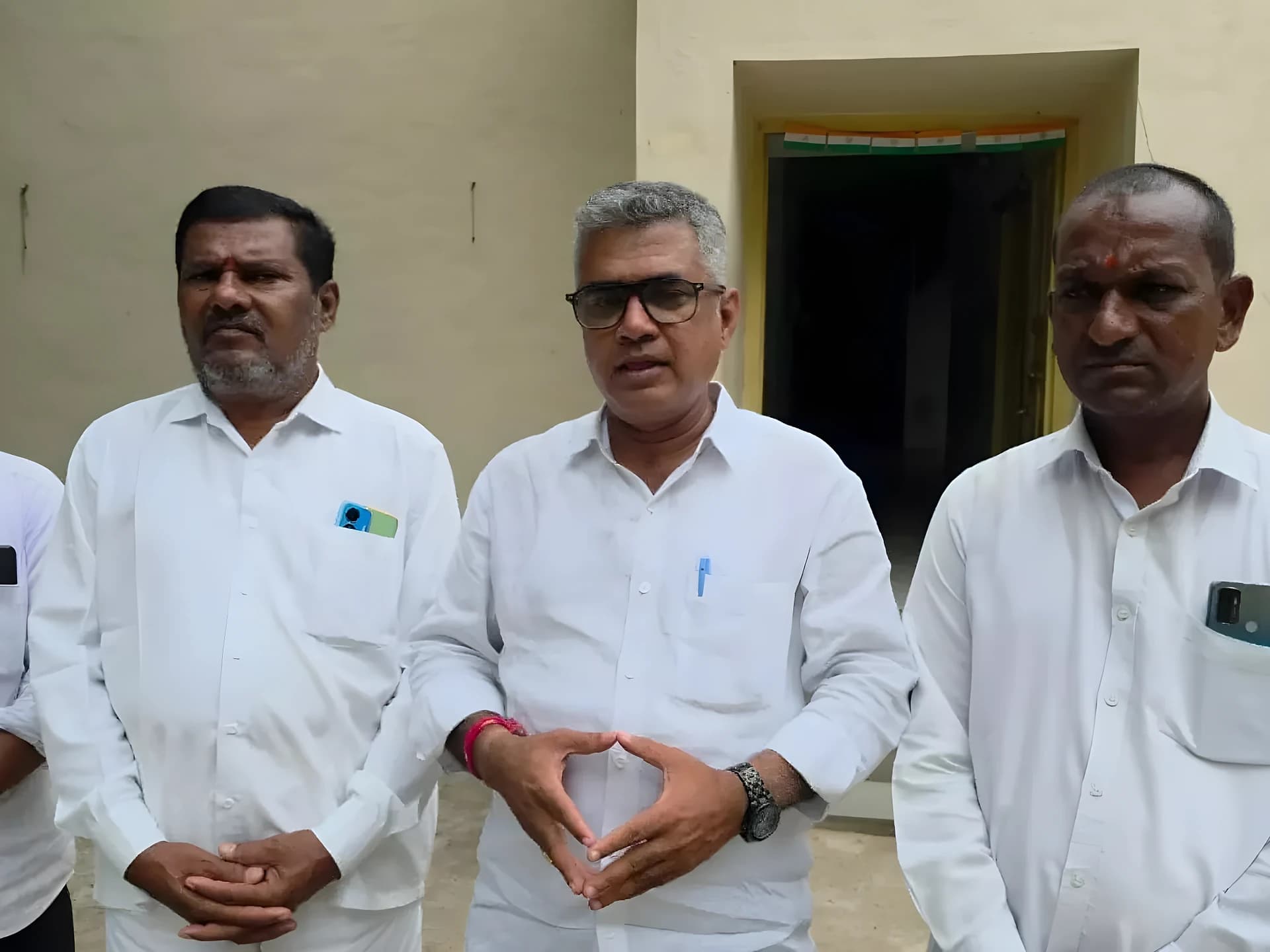 కాక్రవేణి నదిలో అక్రమ ఇసుక రవాణా