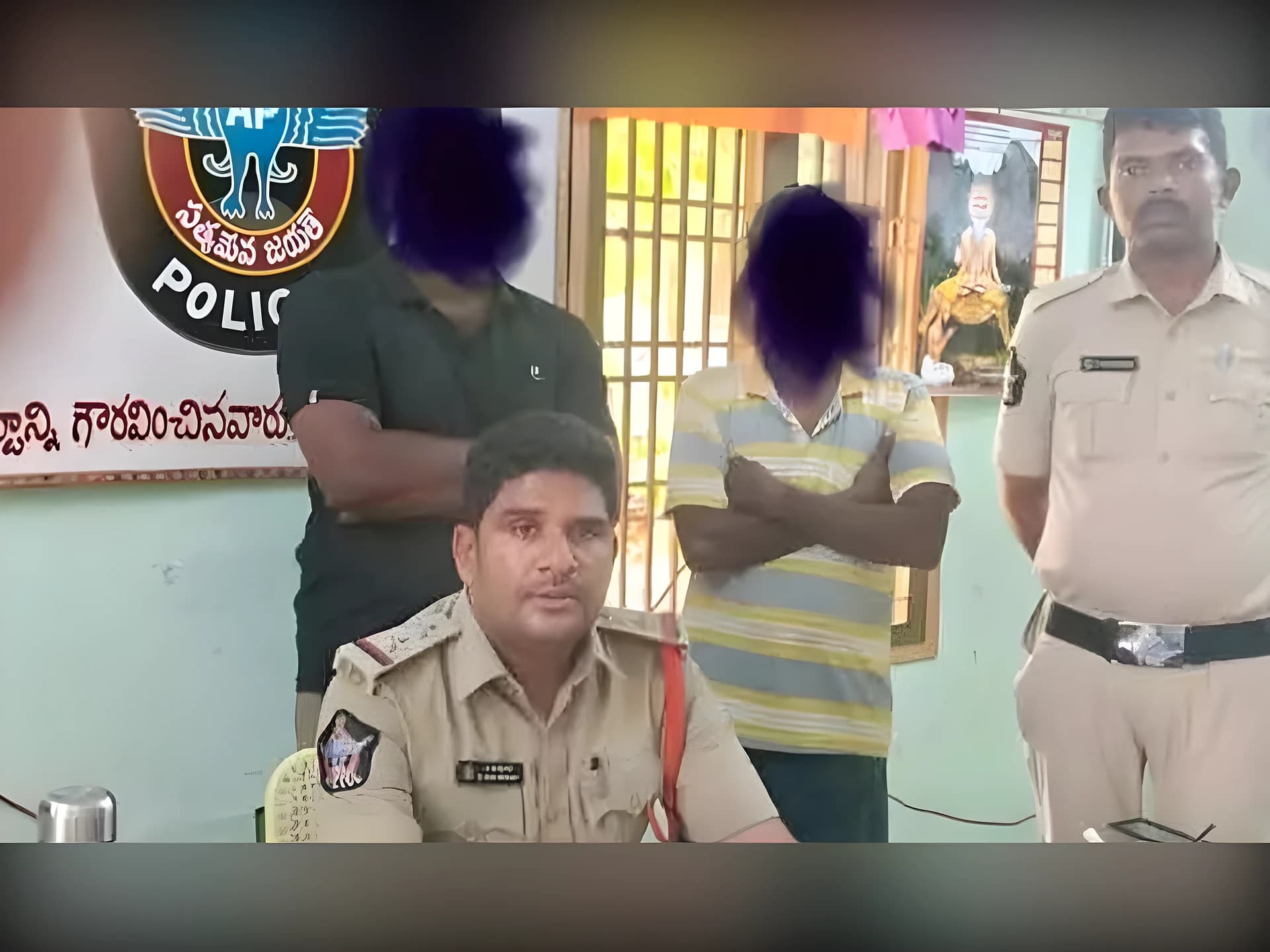 హైవే పోలీసులమంటూ బెదిరింపులు..జాగ్రత్త