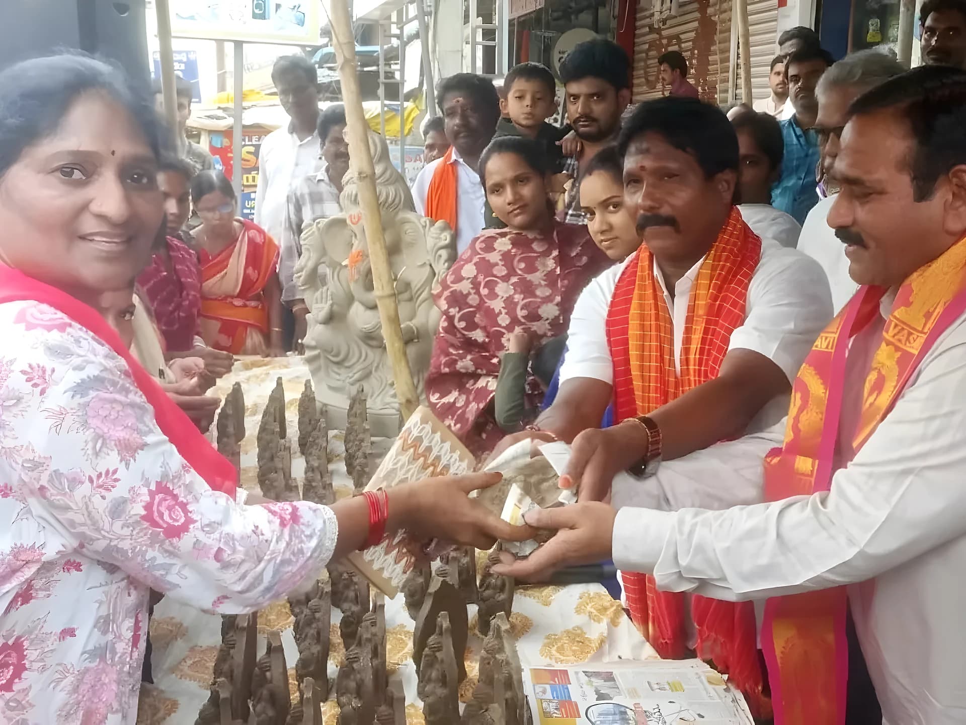 మట్టి వినాయకుడినే పూజిద్దాం