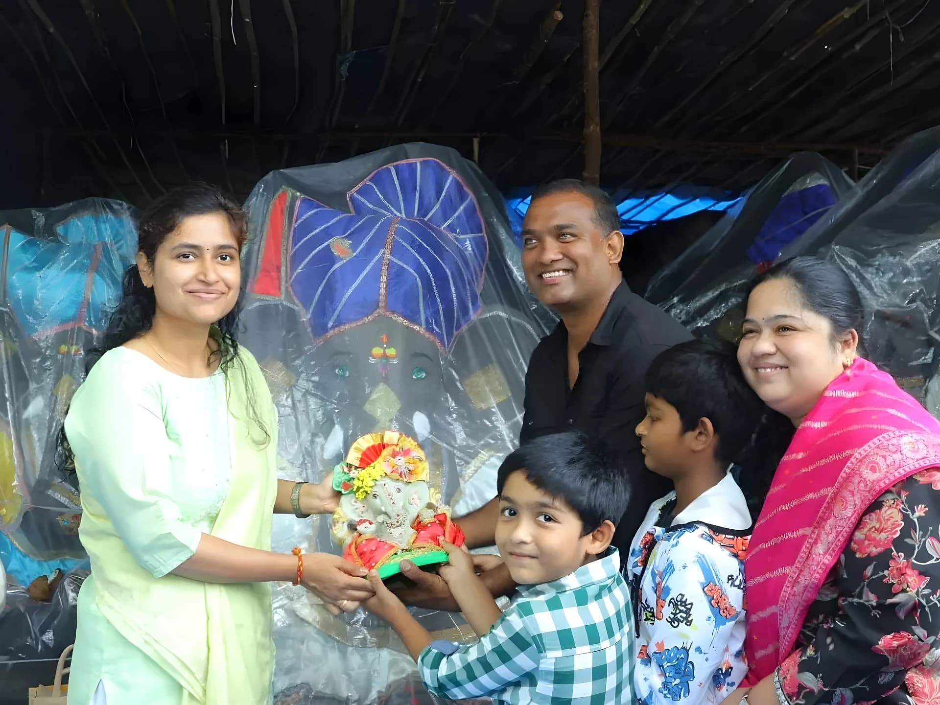 మట్టి వినాయక విగ్రహాలనే ప్రతిష్టించాలి: కలెక్టర్