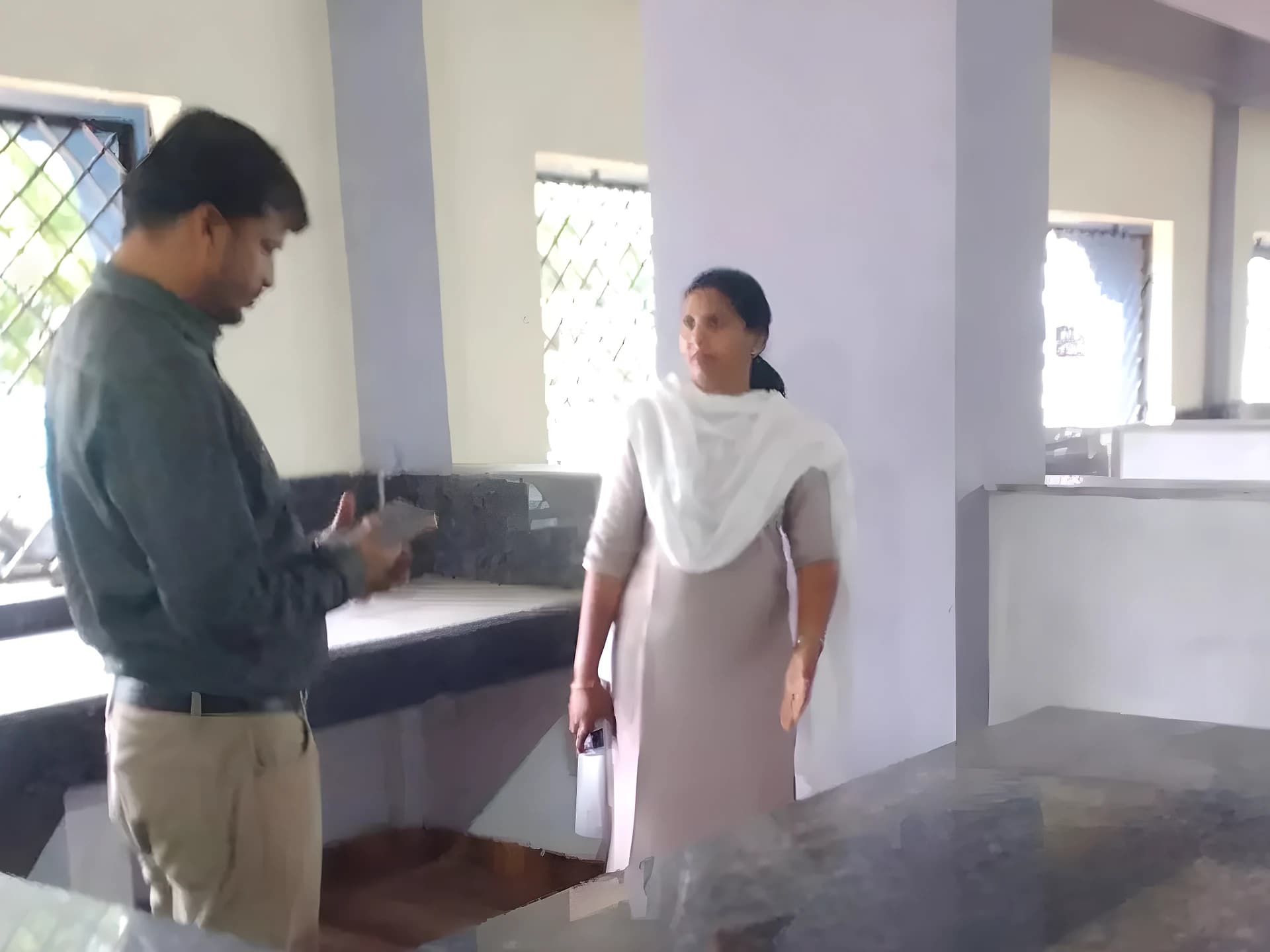 నూతన మార్కెట్ను పరిశీలించిన అధికారులు