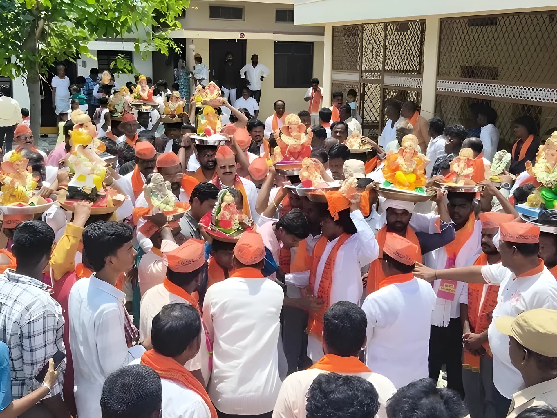 మక్తల్లో ఘనంగా తోడు గణపతుల ఊరేగింపు