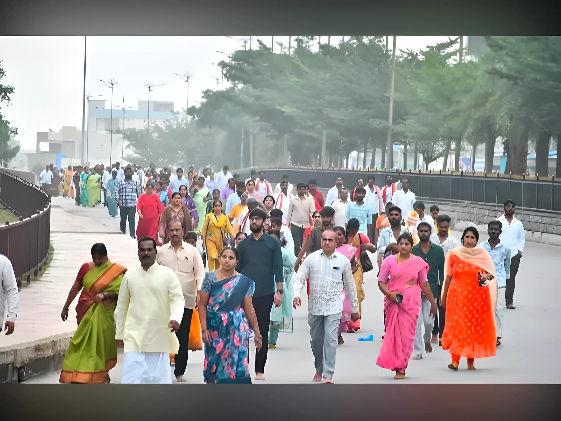 యాదగిరిగుట్టలో భక్తుల గిరిప్రదక్షిణ