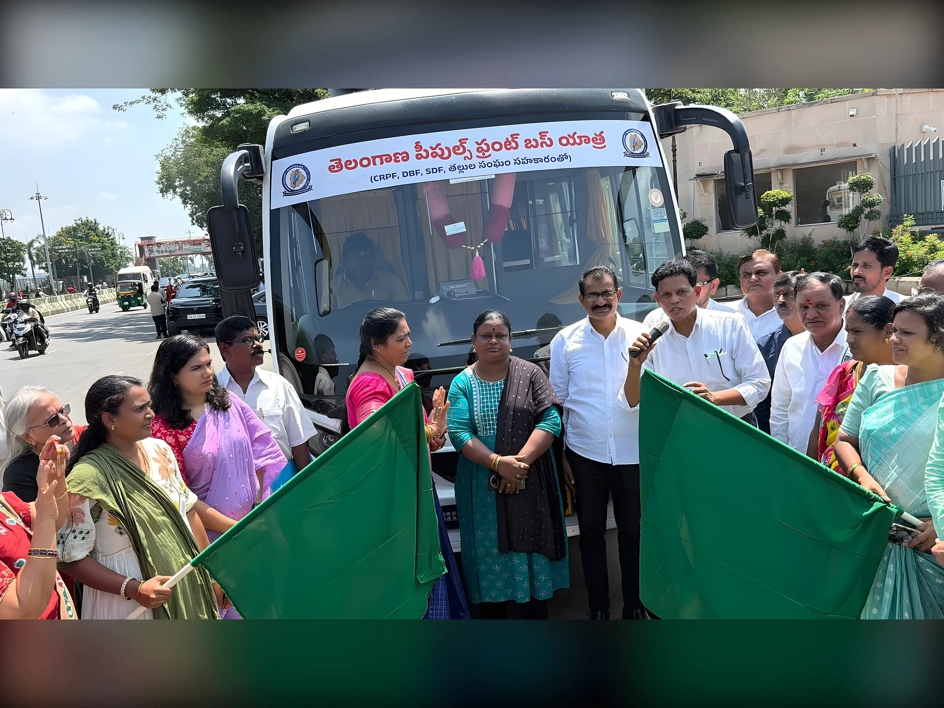 ప్రభుత్వ విద్య కోసం టీపీఎఫ్ బస్ యాత్ర