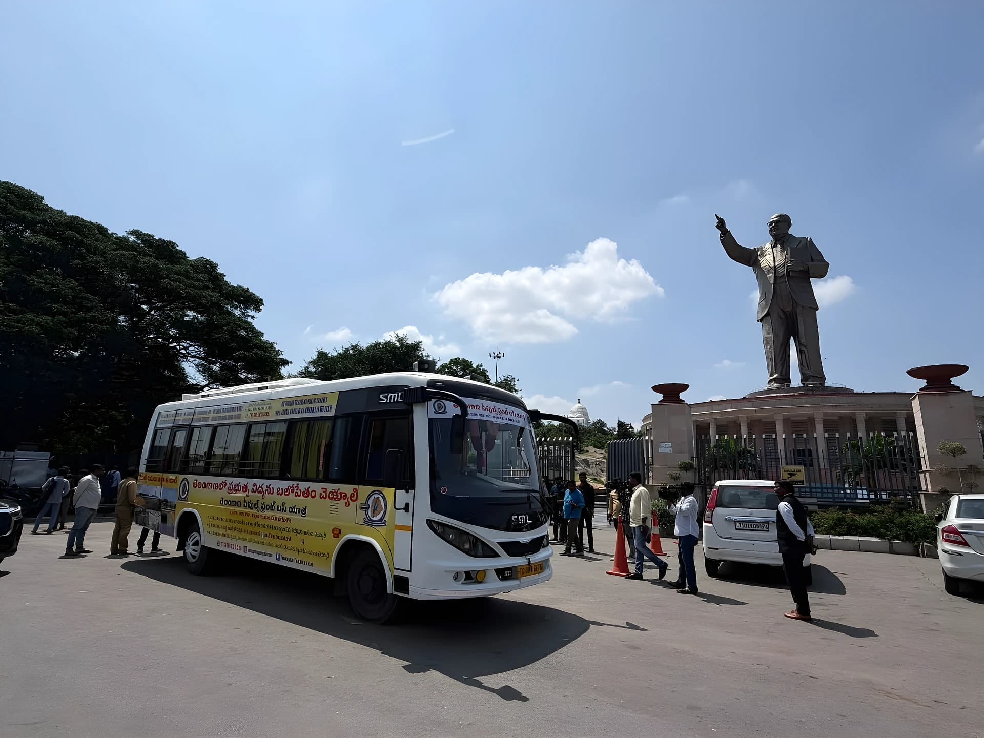 ప్రభుత్వ విద్య కోసం టీపీఎఫ్ బస్ యాత్ర