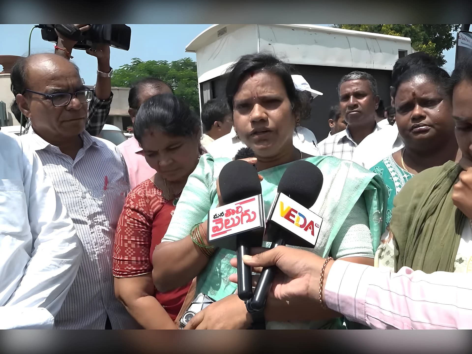 ప్రైవేట్ స్కూల్ ఫీజులతో Parentsకు భారం