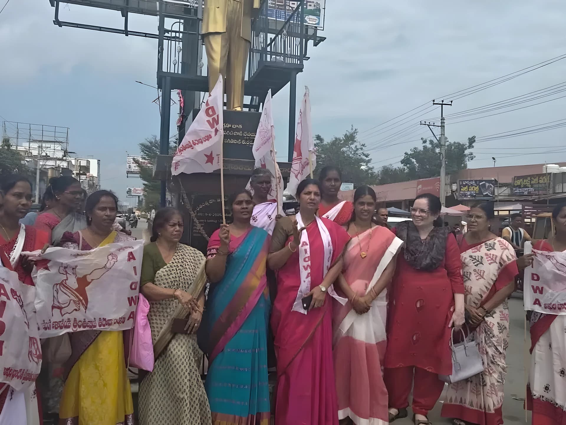 మహిళా సమస్యలపై ఐక్య పోరాటాలు: మల్లు లక్ష్మి